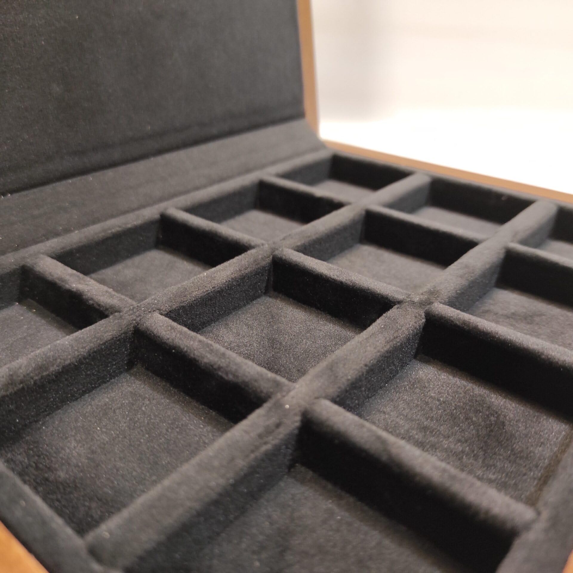 Coffret numismatique en Bois Artisanal 12 Cases 40x40 mm Velours Noir — médaillier pour pièces et médailles Fait Main en Italie