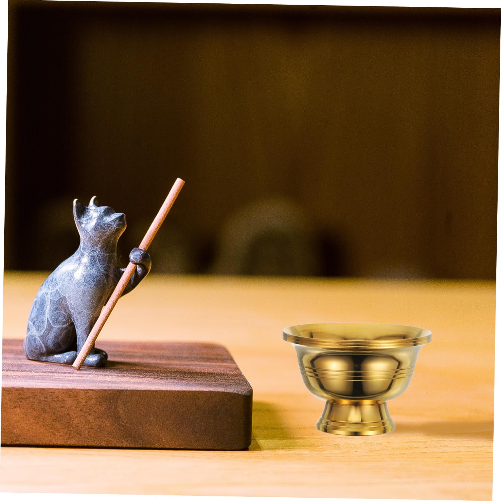 ネズミの装飾付き金属製ボウル