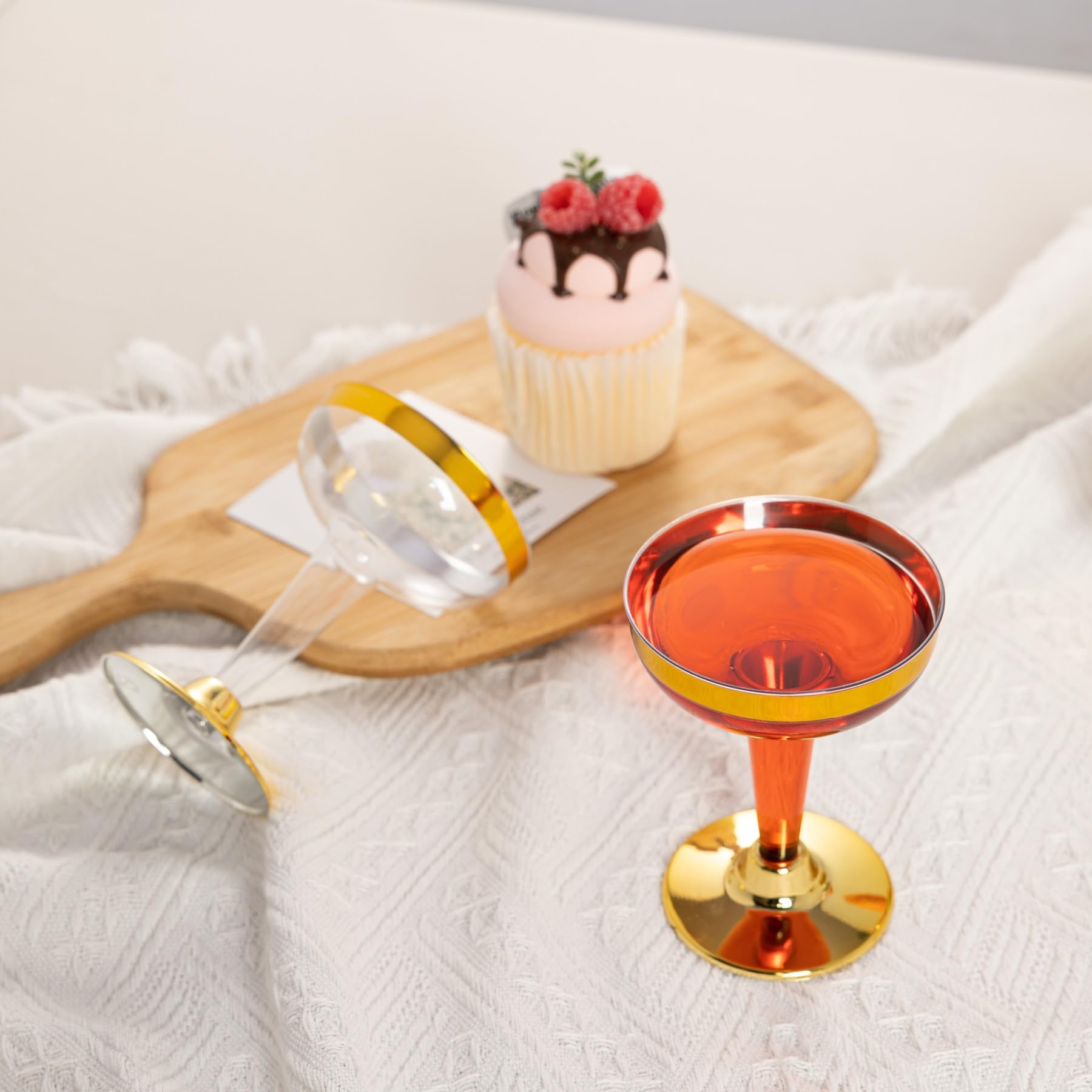 Lullaby Paquete de 50 copas de champán desechables de 5 onzas con borde dorado, elegantes, irrompibles y transparentes, perfectas para bodas, fiestas, cumpleaños y ocasiones especiales