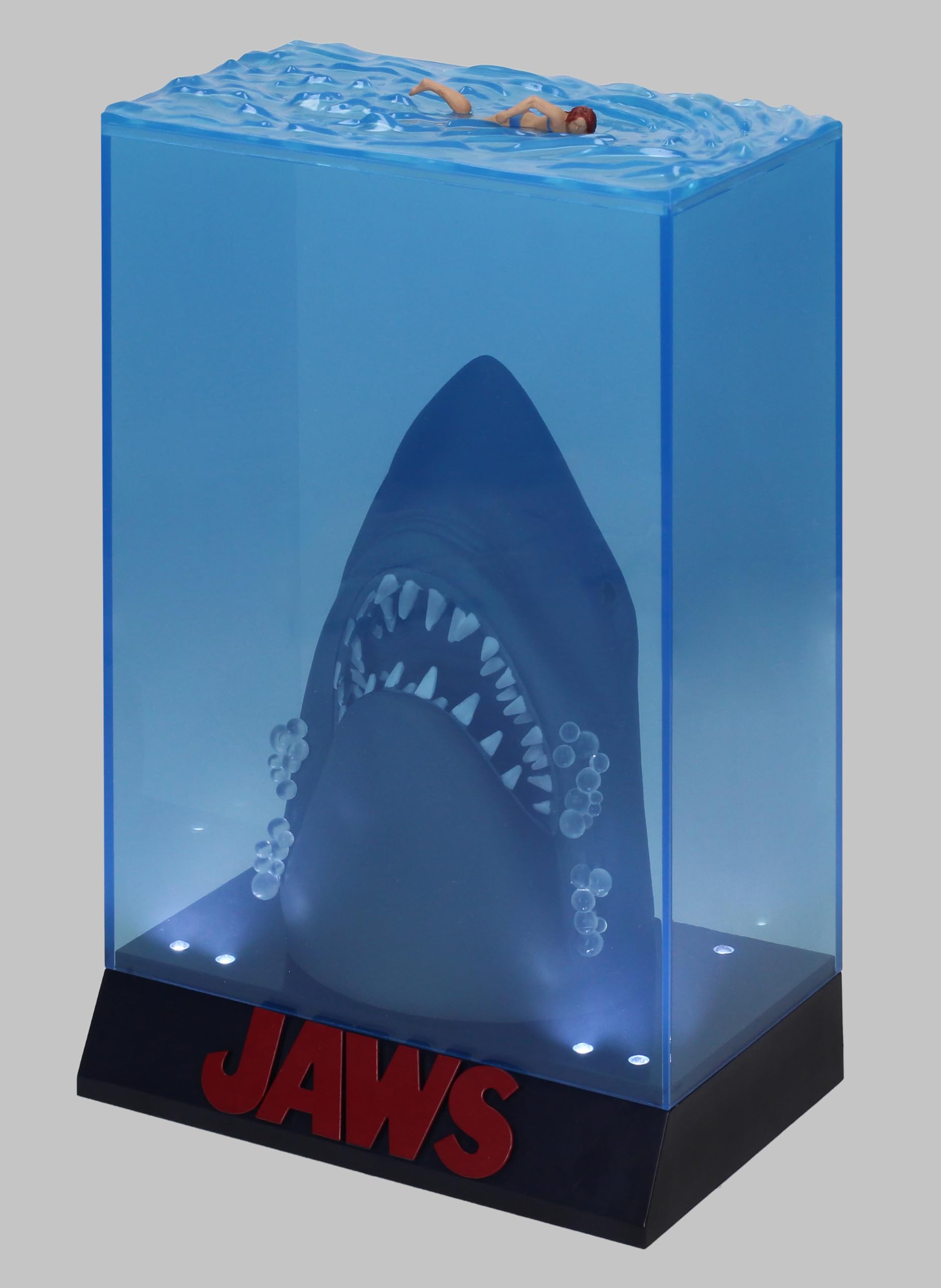 ジョーズ JAWS ポスター ライトアップ スタチュー50th アニバーサリー Amazon.com: Jaws 50th Anniversary Light-Up 3D Movie Poster Statue