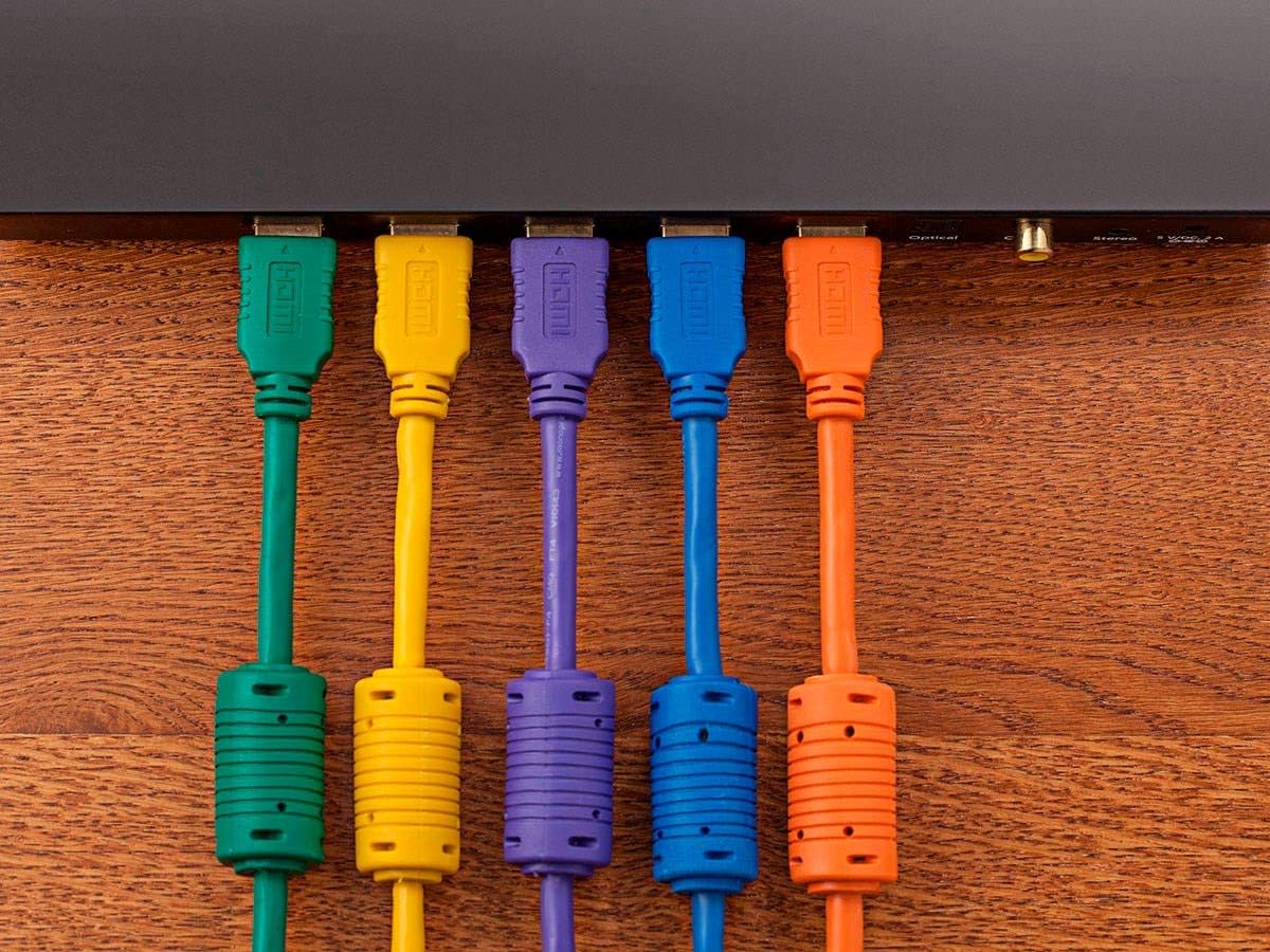 Monoprice HDMI High Speed Cable - 10 Feet - Blue, 4K@60Hz, HDR, 18Gbps, YUV 4:4:4, 28AWG - Select Series