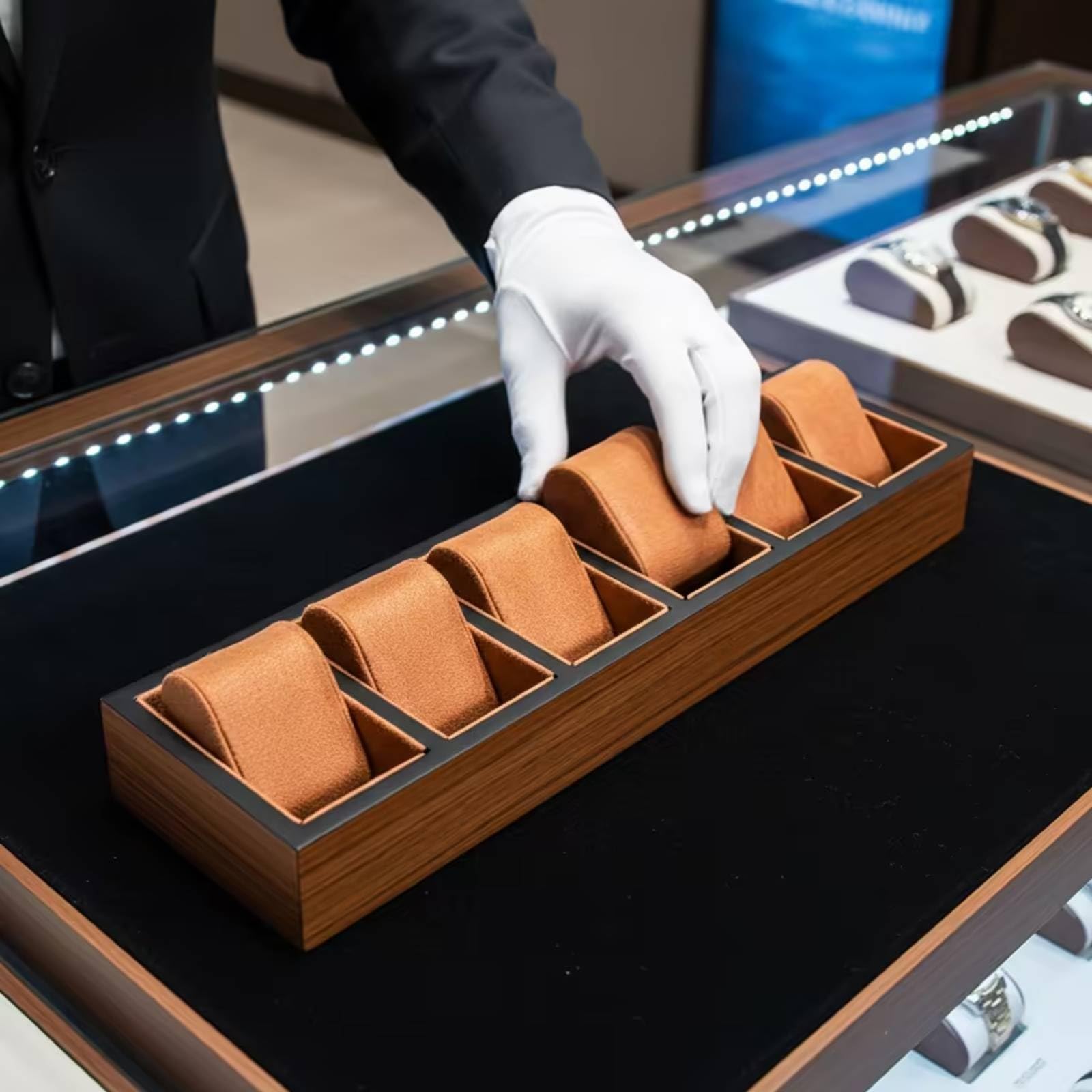 Uhrendisplay mit Fächern elegant Uhrentablett hochwertig Armbanduhrständer mit Kissen für Ladenbau