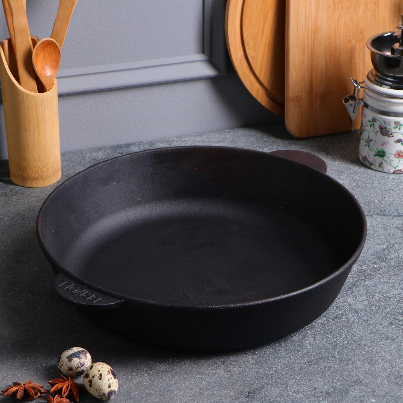 4BIG.fun Ø30cm Padella in ghisa - con due manici - pentola - servire - friggere per barbecue - gas - tutte le fonti di calore compresa l'induzione - utensile da cucina sicuro per interni ed esterni