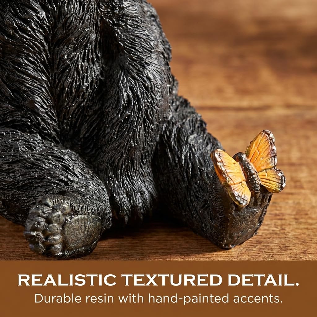 The Bridge Collection Figura decorativa de oso negro con detalle de mariposa, decoración rústica de vida silvestre para cabaña o cabaña, estatua de oso negro estilo cabaña con dije juguetón