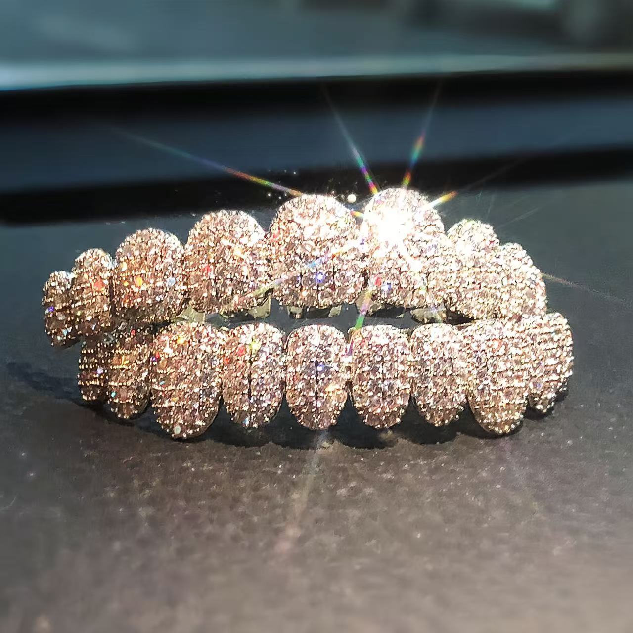 Fangs Grillz para Dientes Chapados en Oro 18K miniatura 7