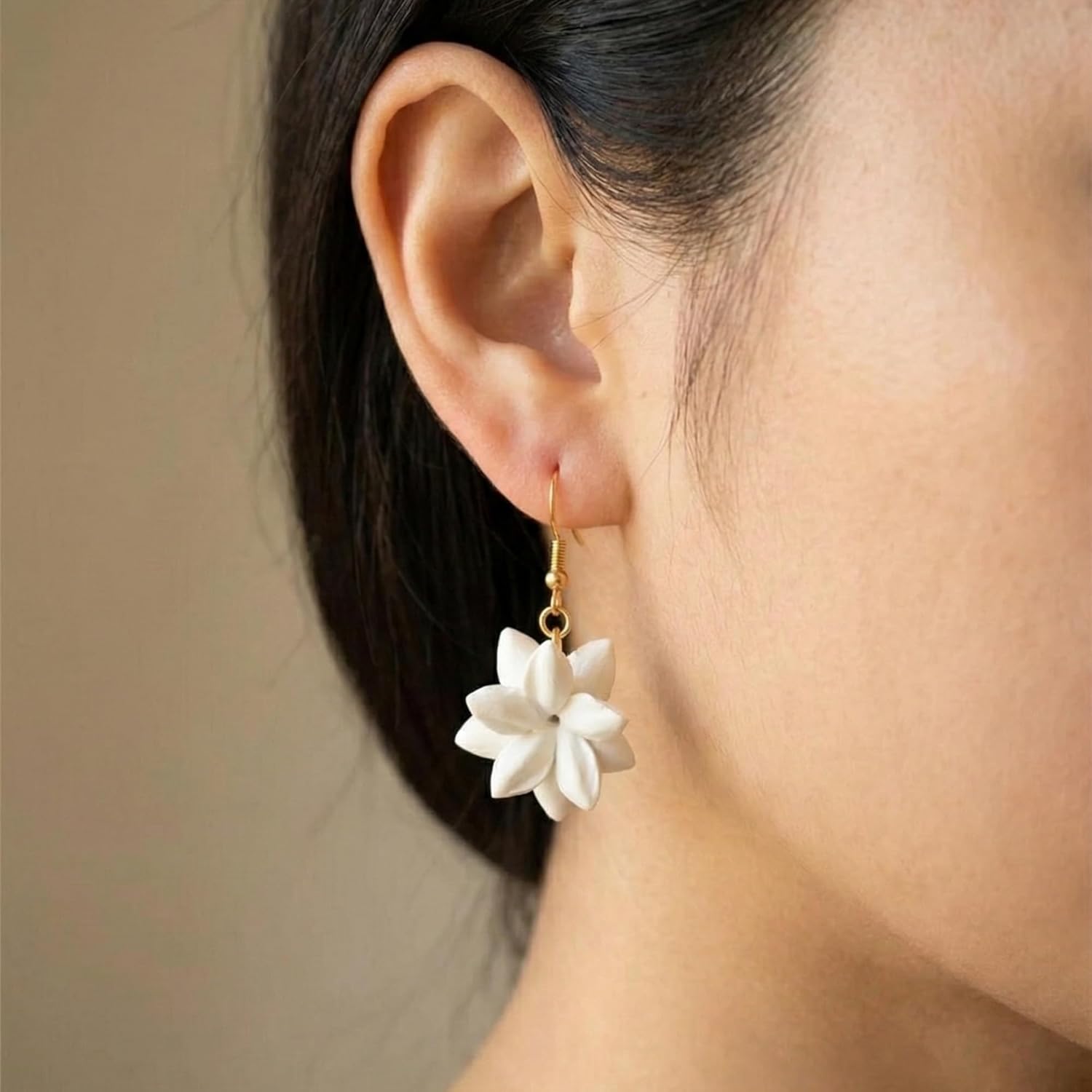 50Pcs White Blooming Jasmine No Stem Clay Beads – Handcrafted Pikake Flowers for Hawaiian Lei Making, DIY Jewelry, Earrings & Tropical Crafts