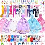 92Pcs Vêtements et accessoires pour poupées avec dressing 11.5 Inch Doll Fashion Design Kit Dress Up Girl Doll incluant les tenues de mode Outfits Tops et Pantalons Chaussures Hangers Sacs Colliers Filles Jouet Cadeaux