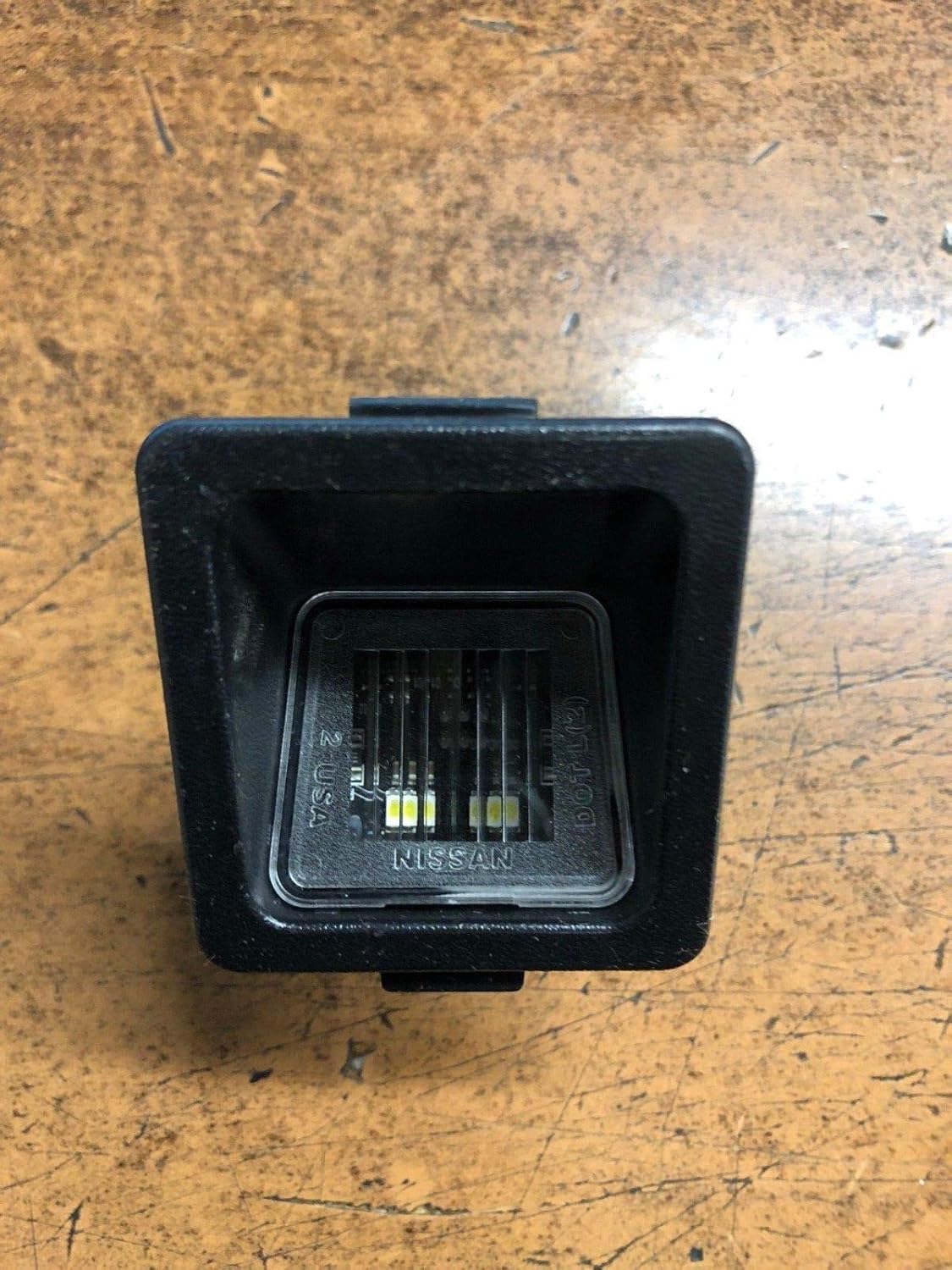 Genuine Nissan Parts - License Plate Lamp Assy (26510-EZ00A)