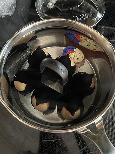 This makes hardboiled eggs so easy and fun!