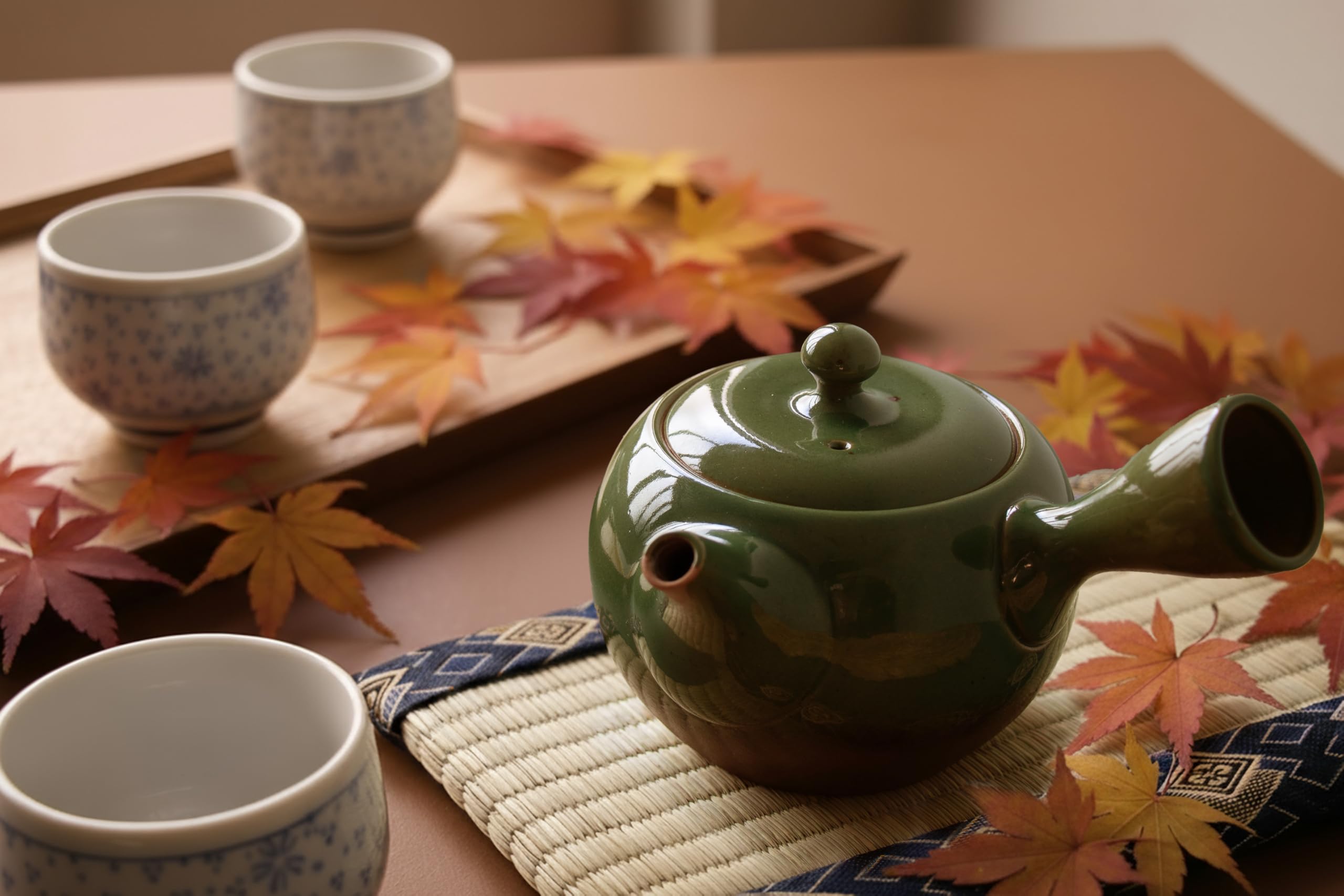 Asayu Japan Tetera Tradicional Kyusu - Midoriyu - Tamaño Mediano 360 ml, Esmaltada en Verde - Hecha en Japón (Tokoname-Yaki) - Ideal para Té Verde y Ceremonias del Té