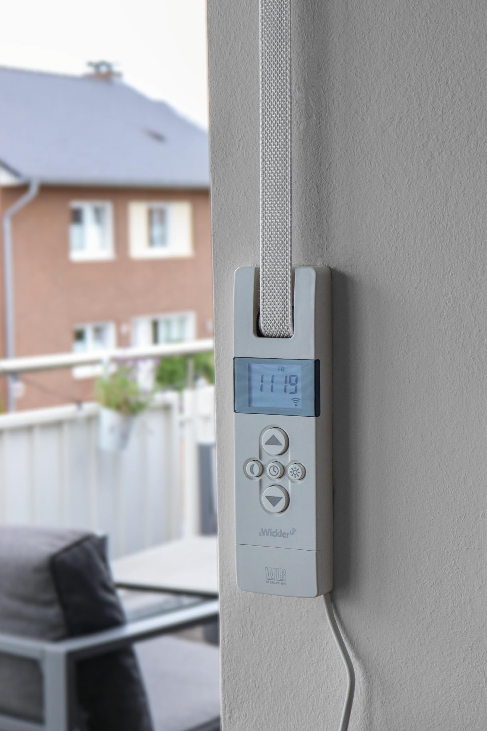 WIR elektronik eWickler Comfort eW820, elektrischer Rollladen-Gurtwickler Unterputz, mit Display, für 17–23 mm Gurtband, automatische Fahrzeiten