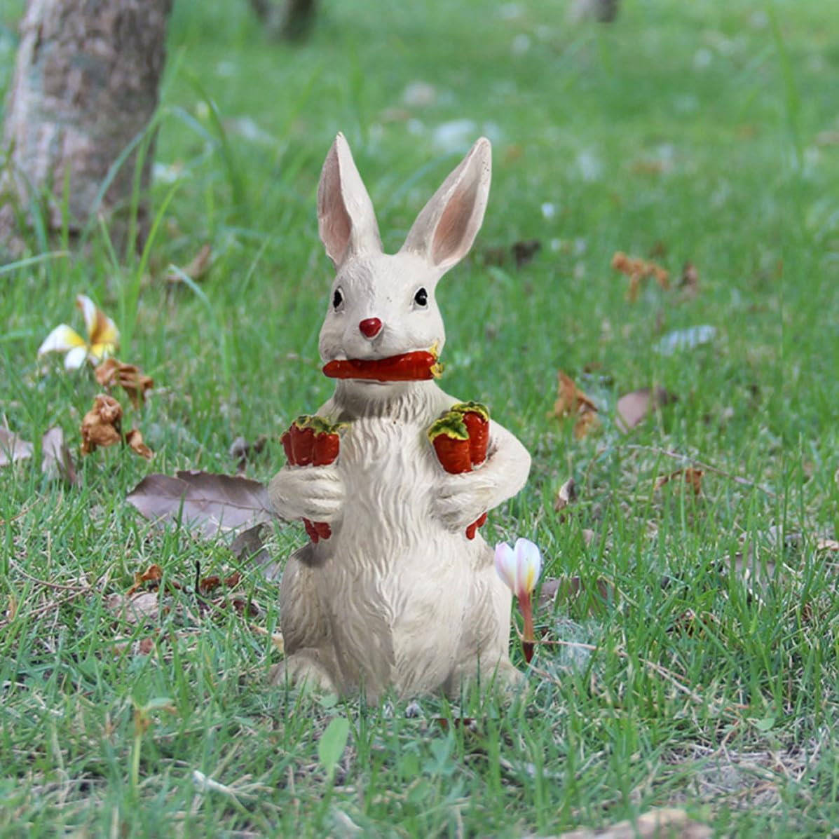 Mikikit Statue de Lapin Résine avec Carottes Sculpture Animal Décorative pour Jardin et Balcon Figurine de Lapin Adorable pour Décoration de Pâques et Intérieur