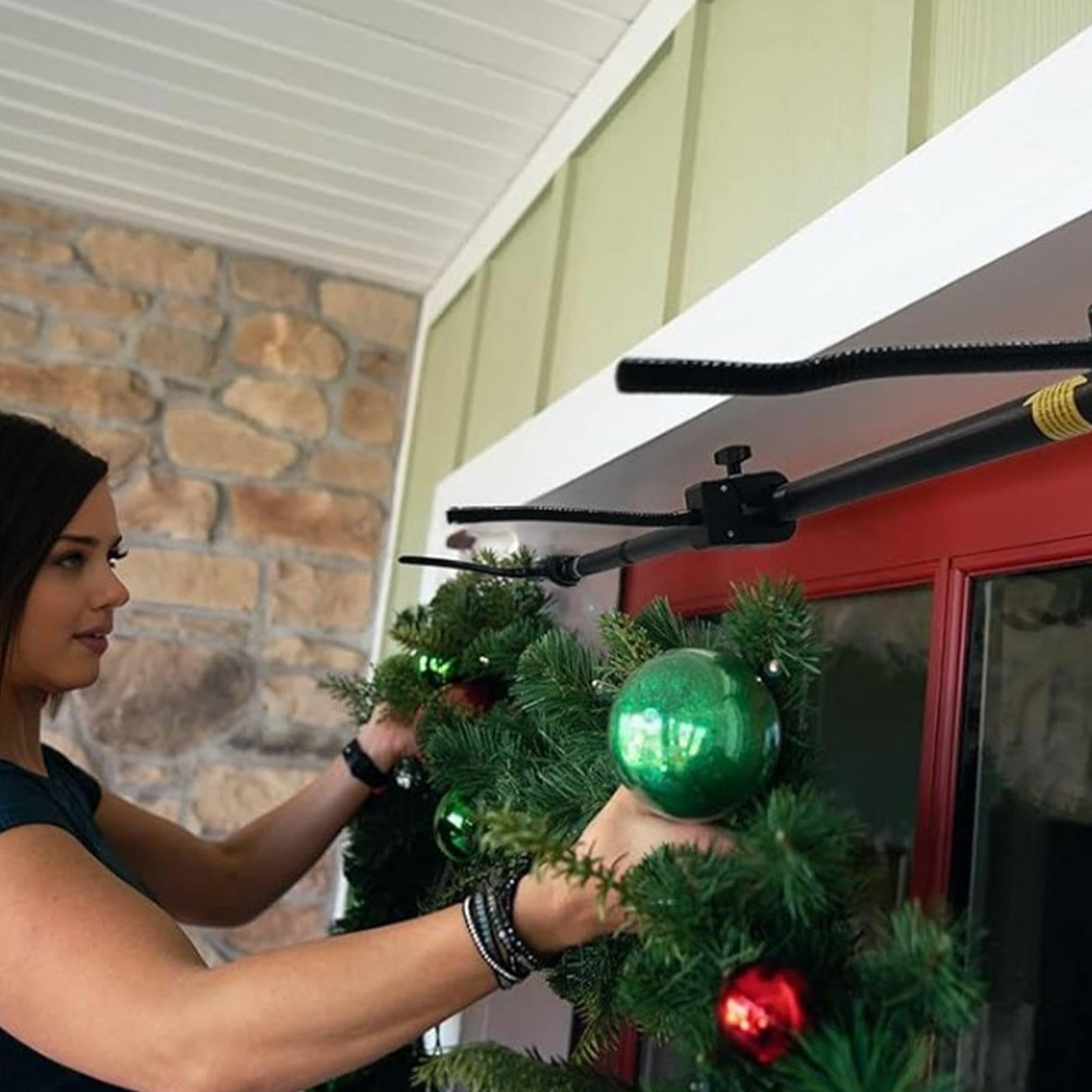 Adjustable Garland Hanger, Parties Accessories Adjustable Wreath Hanger, Heavy Duty Front Door Christmas Wreath Hook, Reusable Tension Rod for Decorations, String Lights