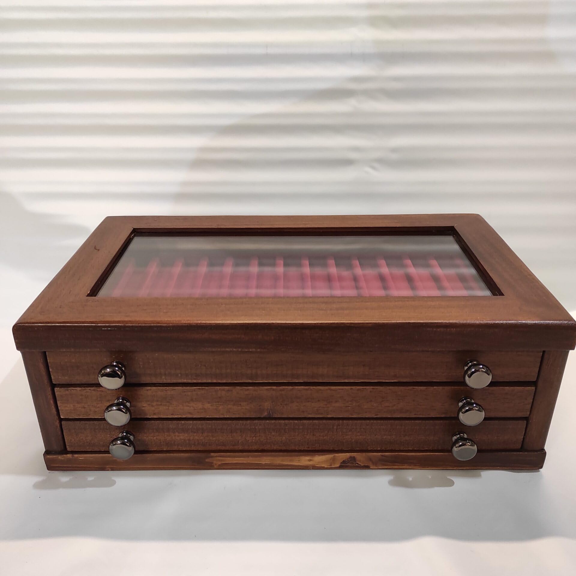Coins&More Cabinet Porta Penne da Scrivania in Legno con Cassetti, Vetrina Espositore 39 Posti per Penne Stilografiche, Interno in Velluto Italiano, Artigianale Made in Italy