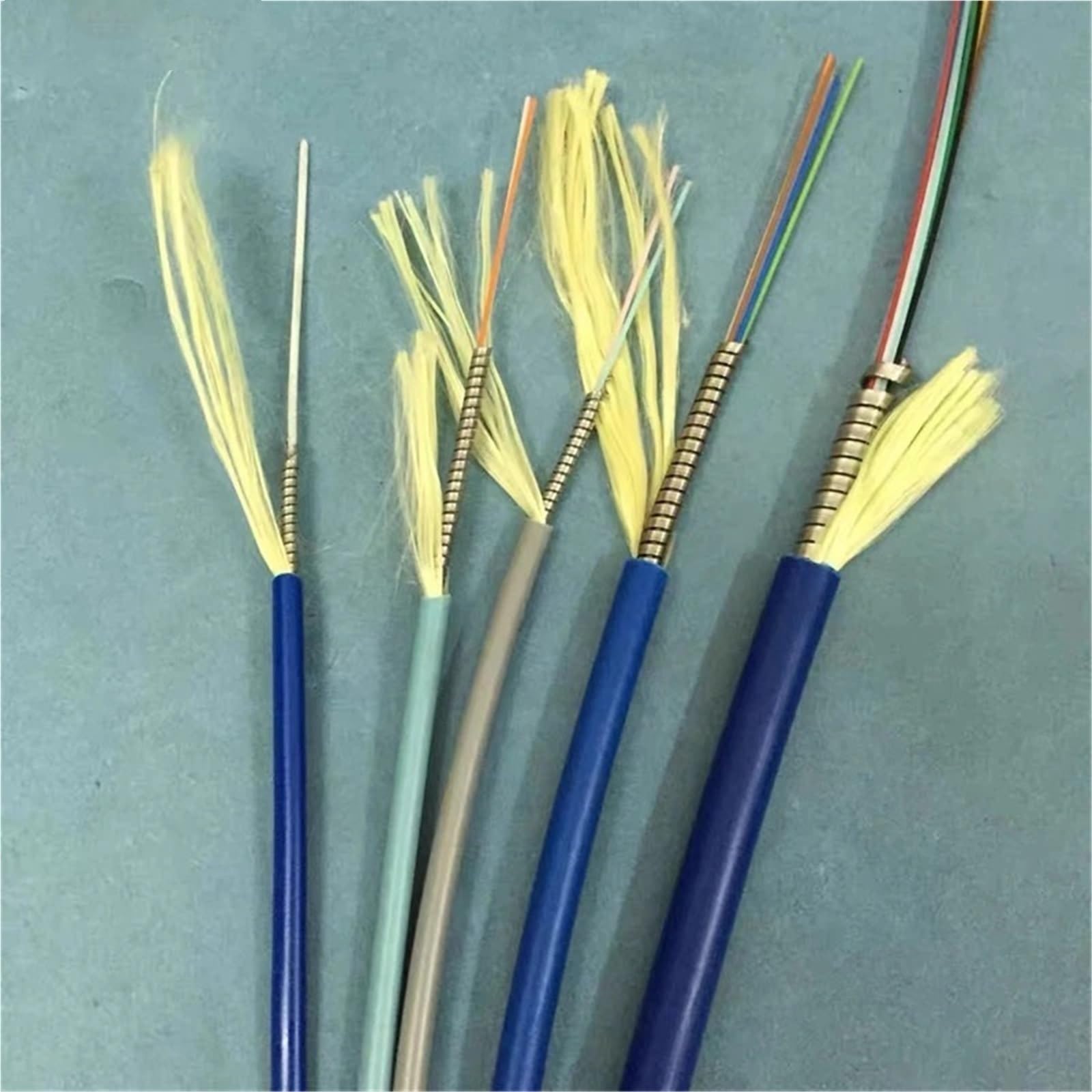 Câble patch à fibre optique blindé à 2 fils pour l'intérieur et l'extérieur (LcA-SCA,2C Aqua OM3) 50 m