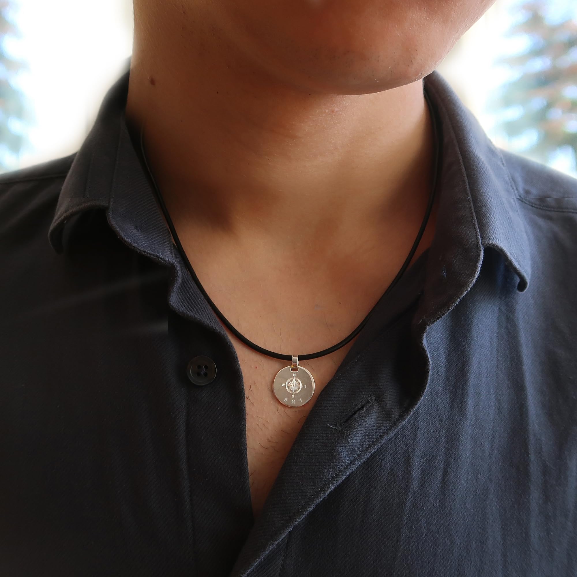 Personalisierte Kette mit Gravur Kompass & Koordinaten, Silber | Lederband oder Silberkette, Geschenkidee