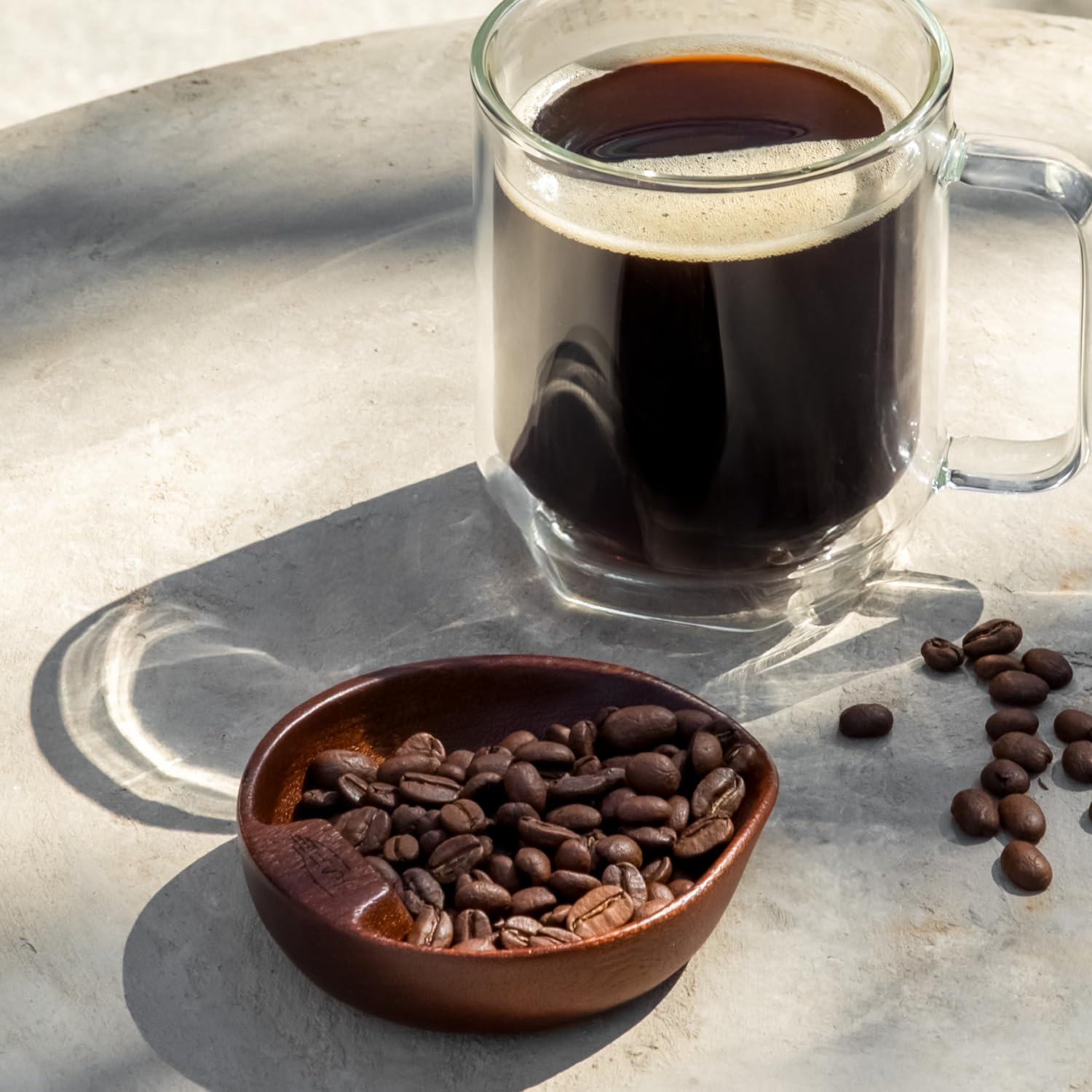 AeroPress Doppelwandige Kaffeetassen aus Borosilikatglas. Kristallklare Tassen mit Griffen, breiter Basis, extra dickem Glas – entwickelt für Standard Kaffeebereiter – 350 ml, 2er-Set