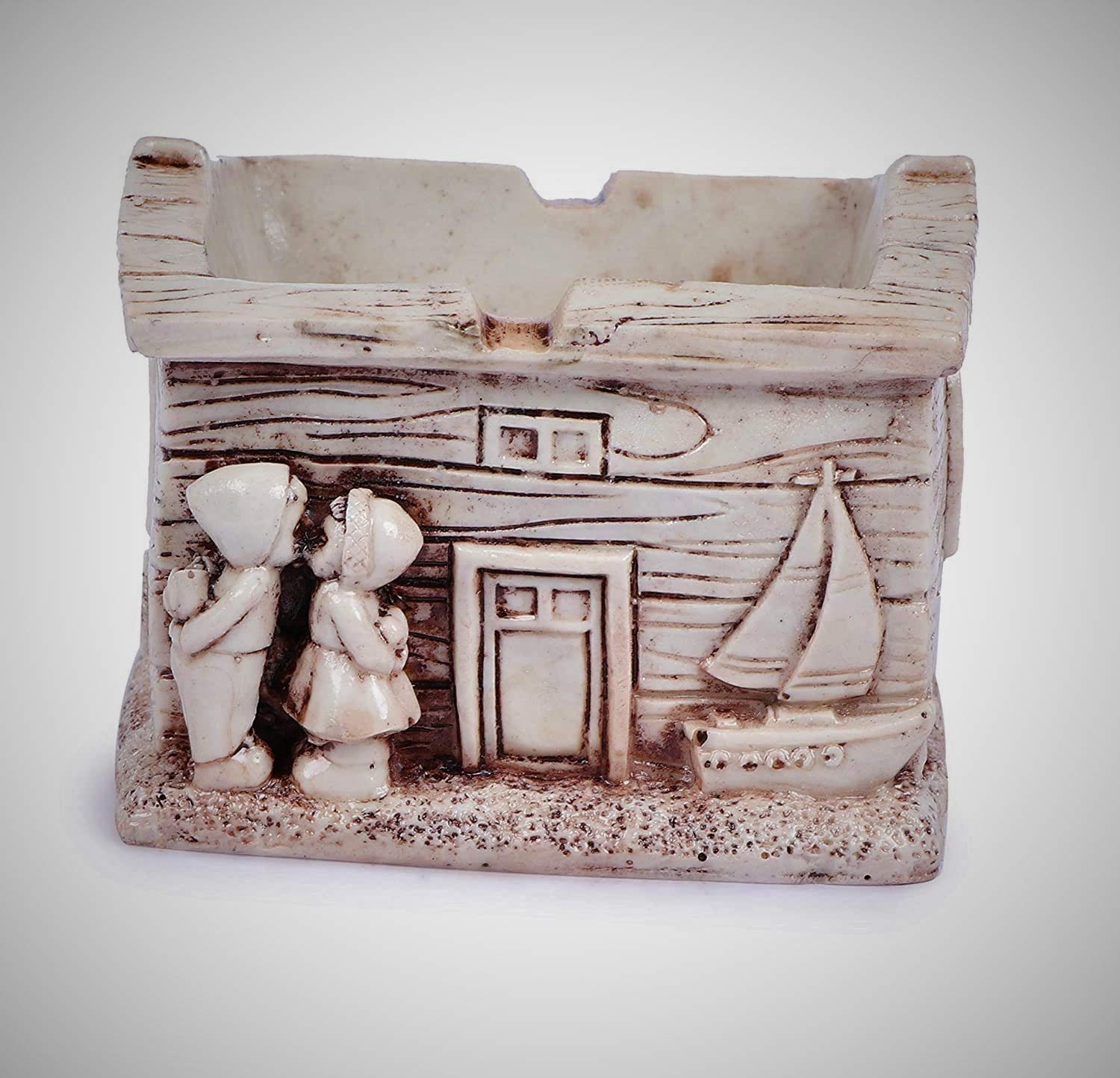 Inara Creation Couple Kiss House Design Ashtray-picture-25