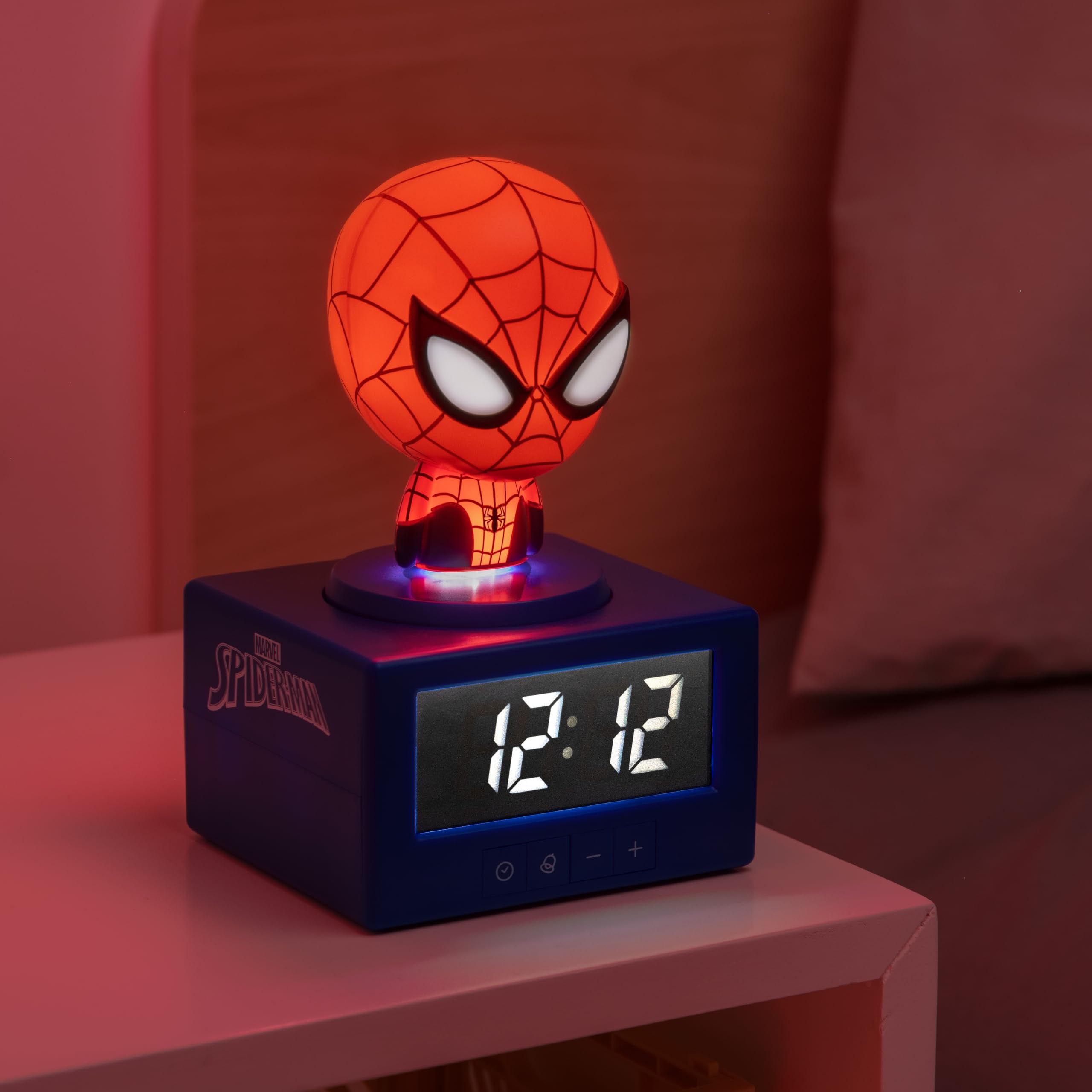 Paladone, Sveglia digitale di Spider-Man della Marvel, con luce notturna e musica, con licenza ufficiale MCU, decorazione per camera da letto a tema supereroe, per bambini e ragazzi, a batteria