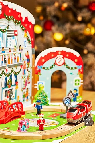Miniatura 7 de Hape Juego de 24 piezas de calendario de Adviento de madera para Navidad, estación de tren con fondo decorado para niños, adolescentes y adultos,