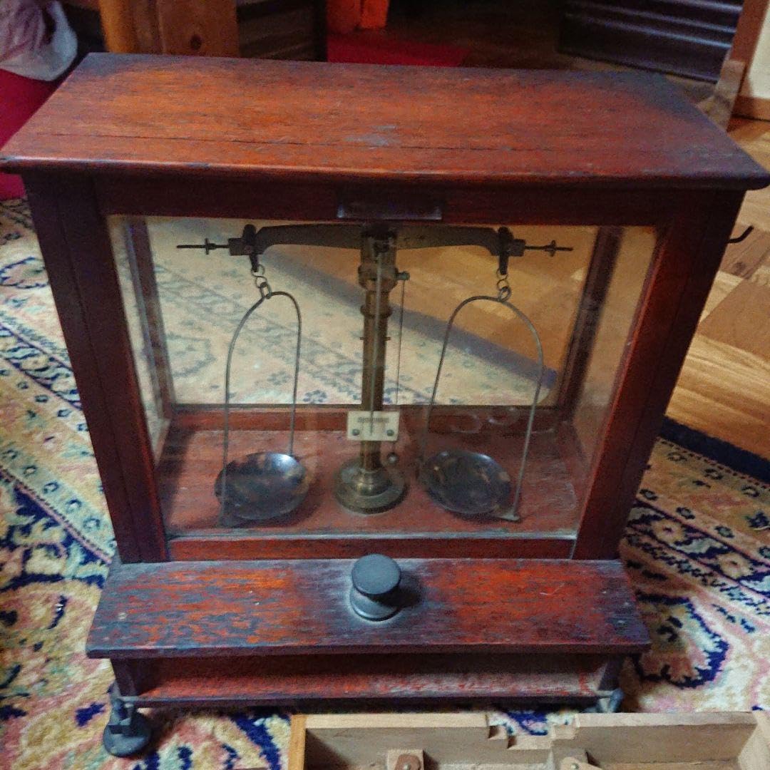 昭和のレトロ品　アンティーク 調剤天秤秤 Amazon.co.jp: レトロ品 アンティーク 調剤天秤秤 : 産業・研究