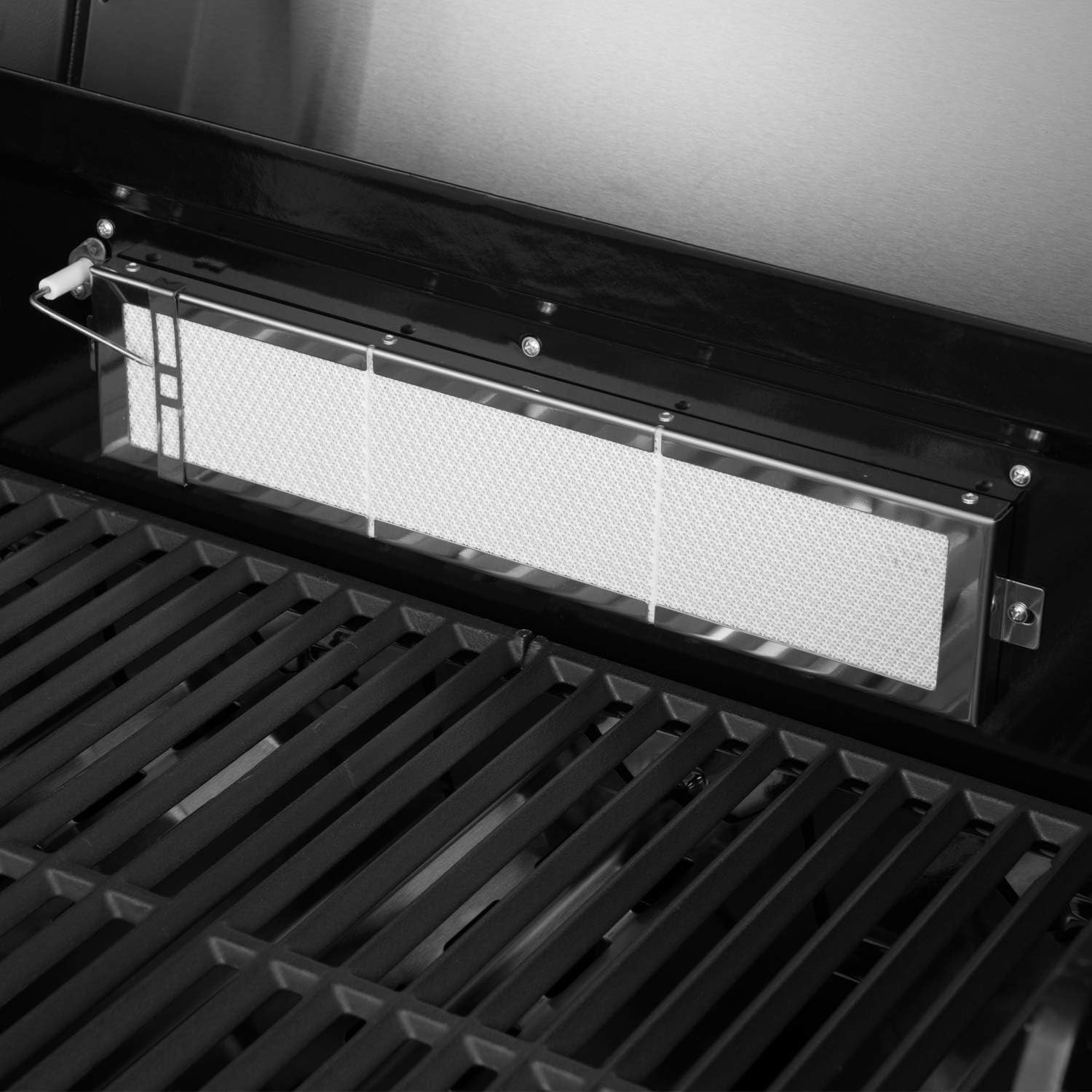 Yn agos view of the infrared burner element located at the back of the grill cooking area.