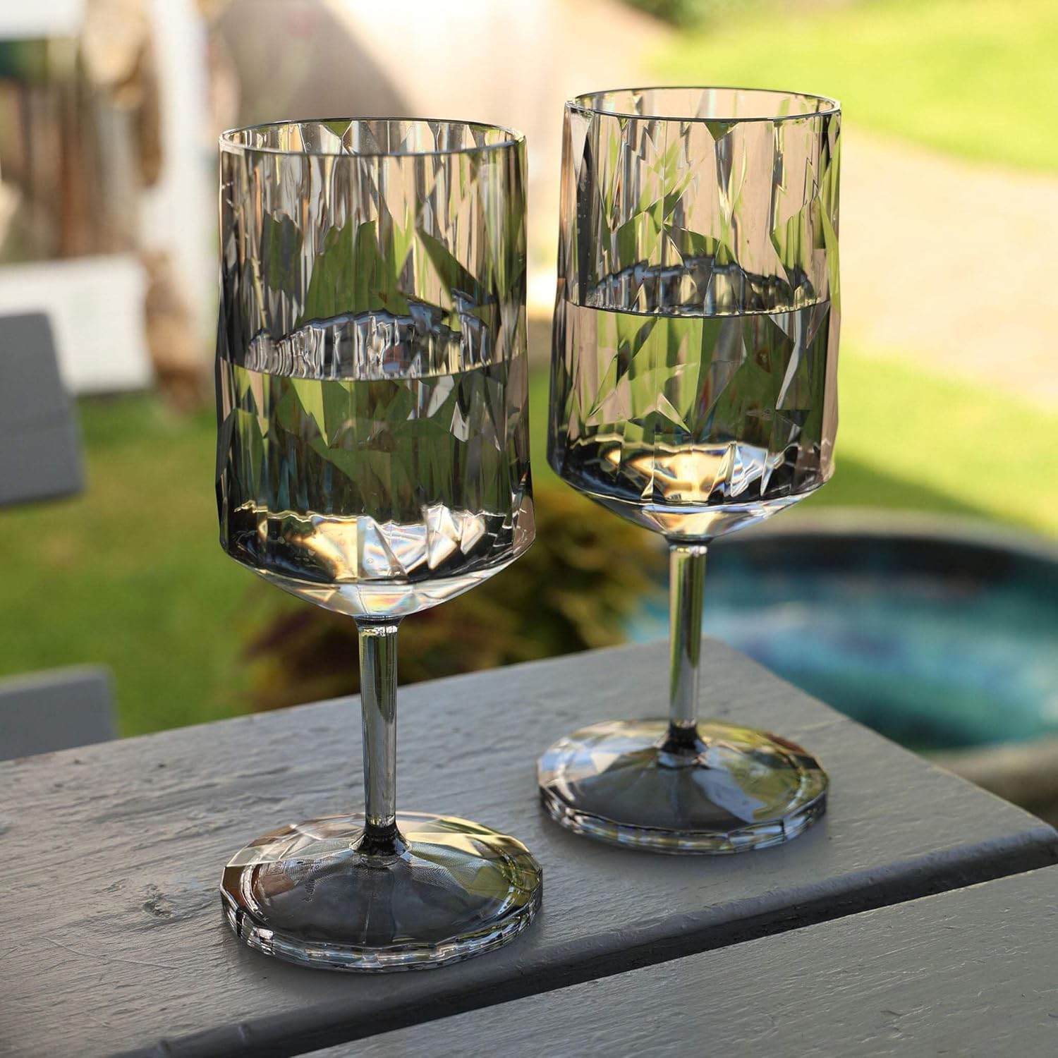 Koziol Superglas Club No. 4, 2 pezzi, 300 ml, bicchieri da vino e aperitivo con manico in plastica trasparente, lussuosi, infrangibili, riutilizzabili, feste, campeggio, set da 2 (grigio trasparente)