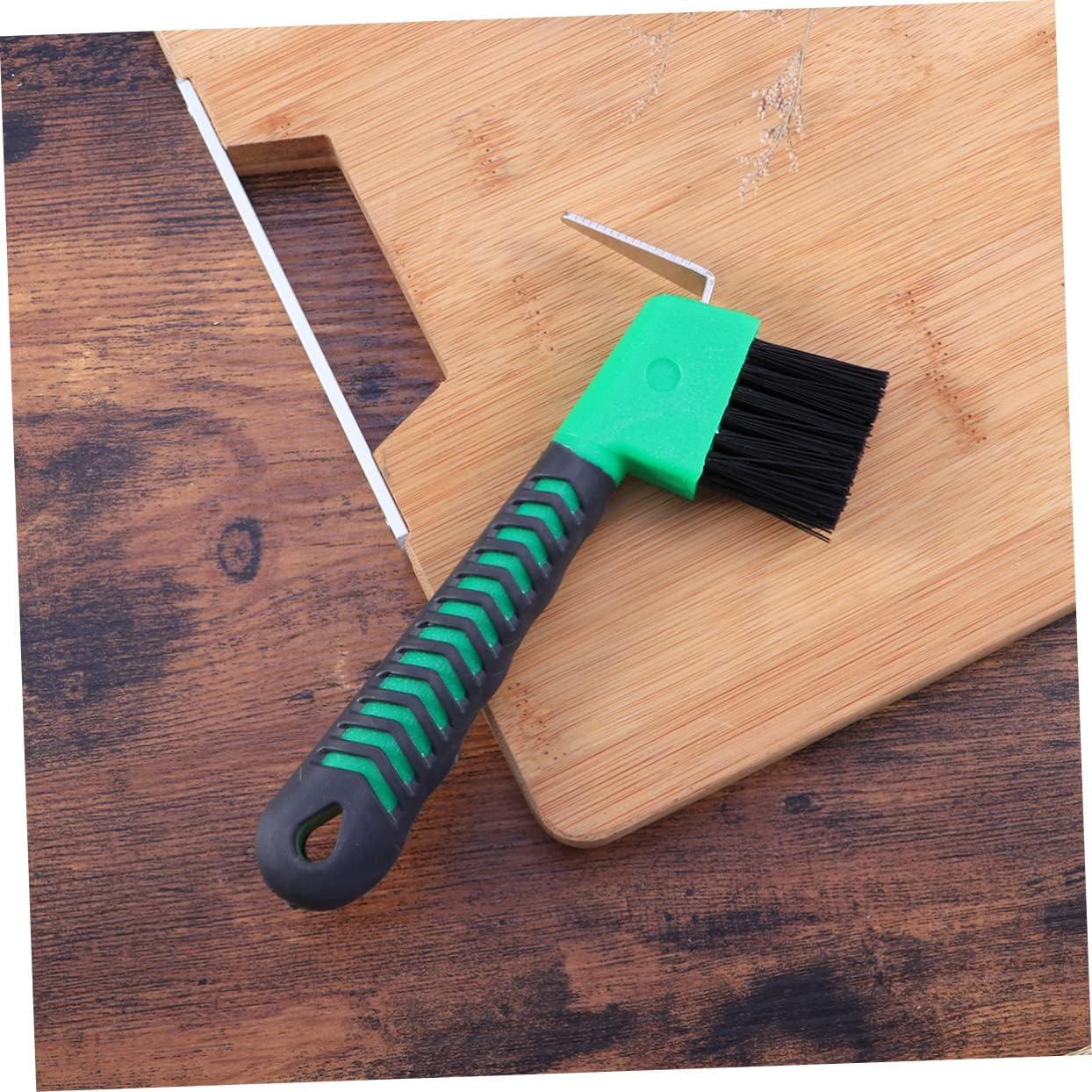 Grip Hoof with Brush Hoof Grooming Tool Comfortable Grip Design for Daily Grooming and Cleaning Random Color