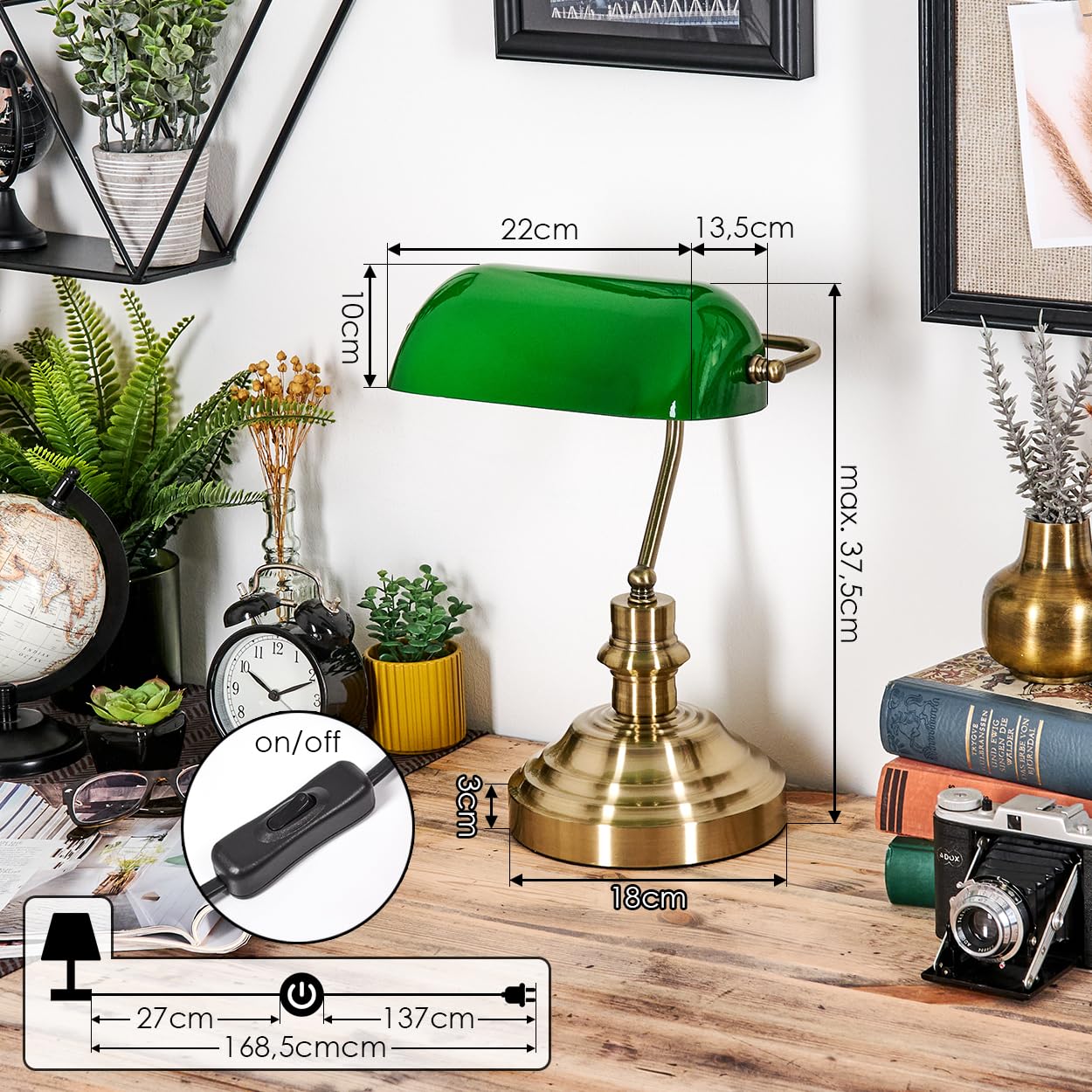 HOFSTEIN Tischleuchte Havsta, Tischlampe aus Metall/Glas in Messing/Grün/Weiß, traditionelle Bankerlampe, Schreibtischlampe für Büros im Retro/Vintage-Design mit Zugnschnur, Höhe 37,5 cm, 1 x E27
