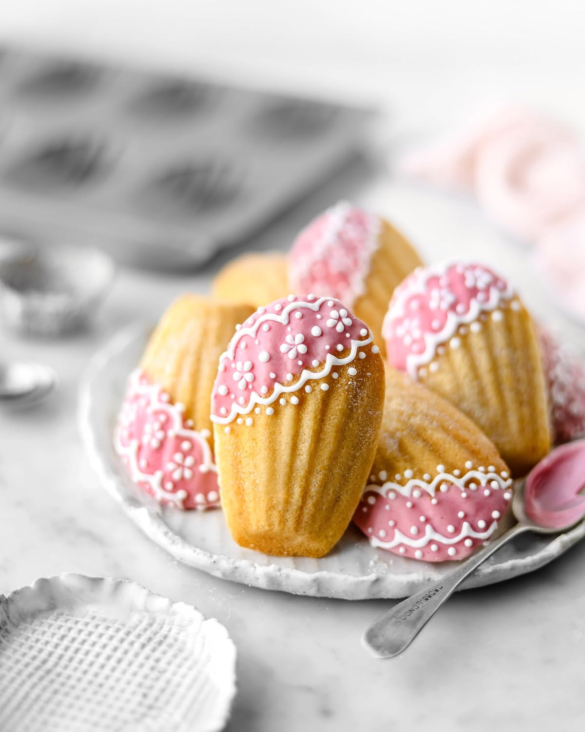 patisse 03648, Silver Top Plate of 12 Madeleines Non-Stick Coated Steel Madeleine Mould, 40 x 19.5 x 2 cm, Silver Grey