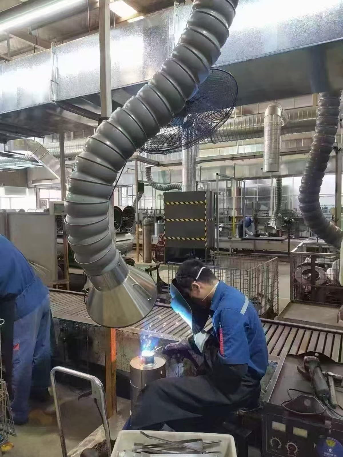 Manguera extractora de humo de soldadura comercial, brazo colector de polvo flexible para eliminación de humos y gases en tiendas industriales