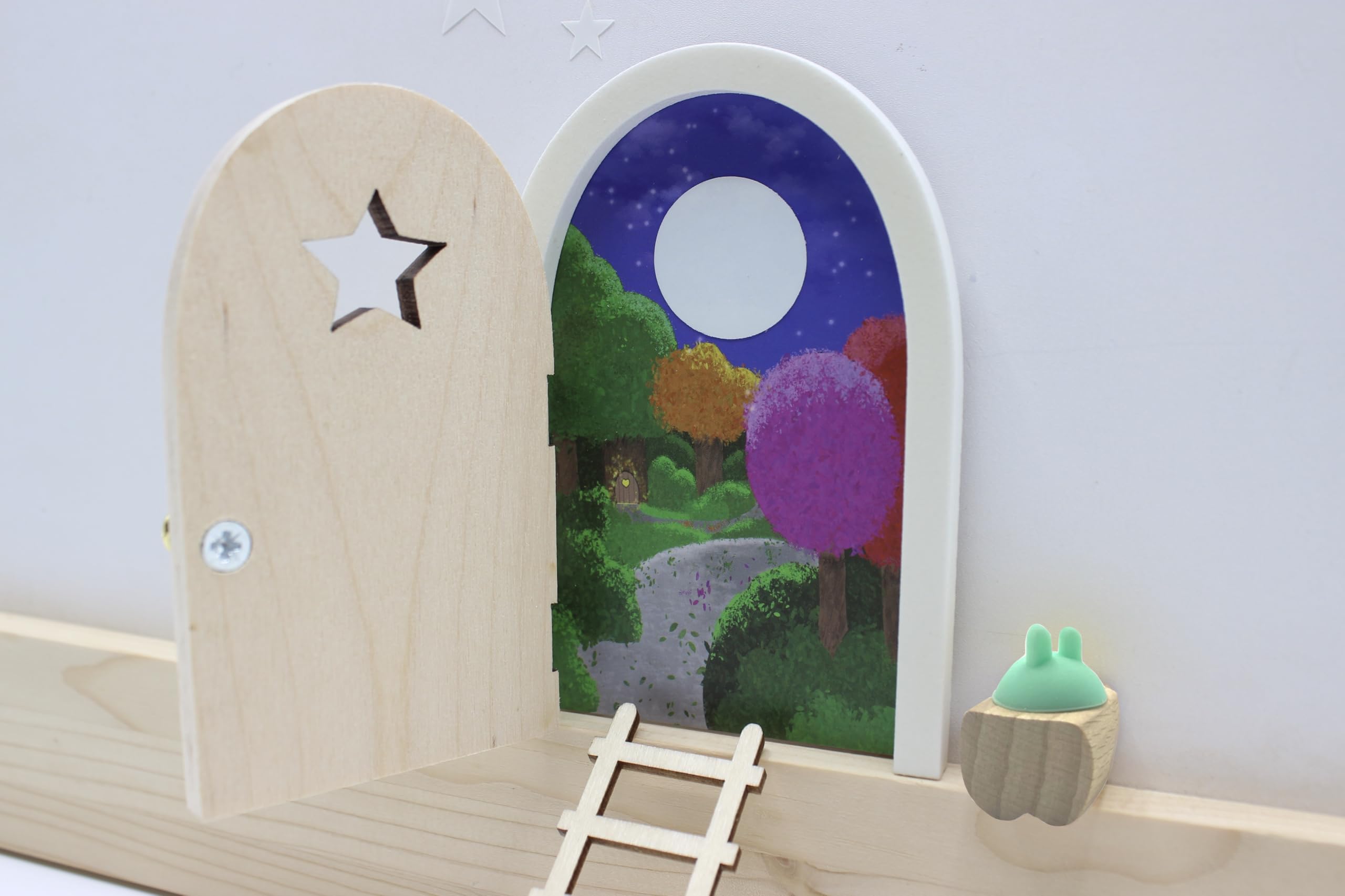 Qué Kawaii® ORIGINAL Kit ratoncito Pérez MÁGICO. Puerta NATURAL de ABETO QUE ABRE Y BRILLA EN LA OSCURIDAD!!!.. + caja guarda dientes de haya+complentos+certificados. GRATIS CUENTO + DIARIO — view 3