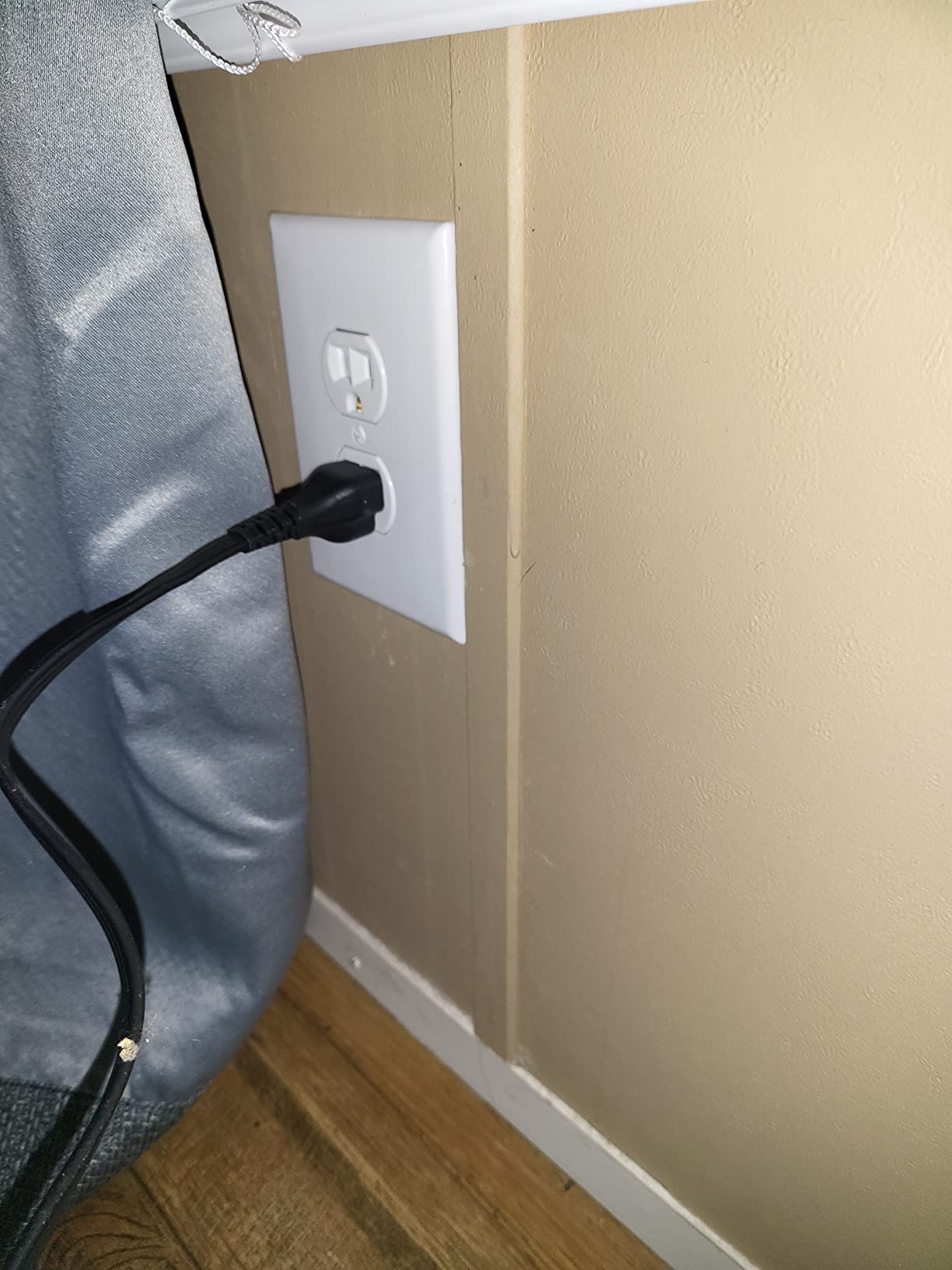 8/mo Finance Elder Welder® Hidden Wall Safe Outlet with Key Lock