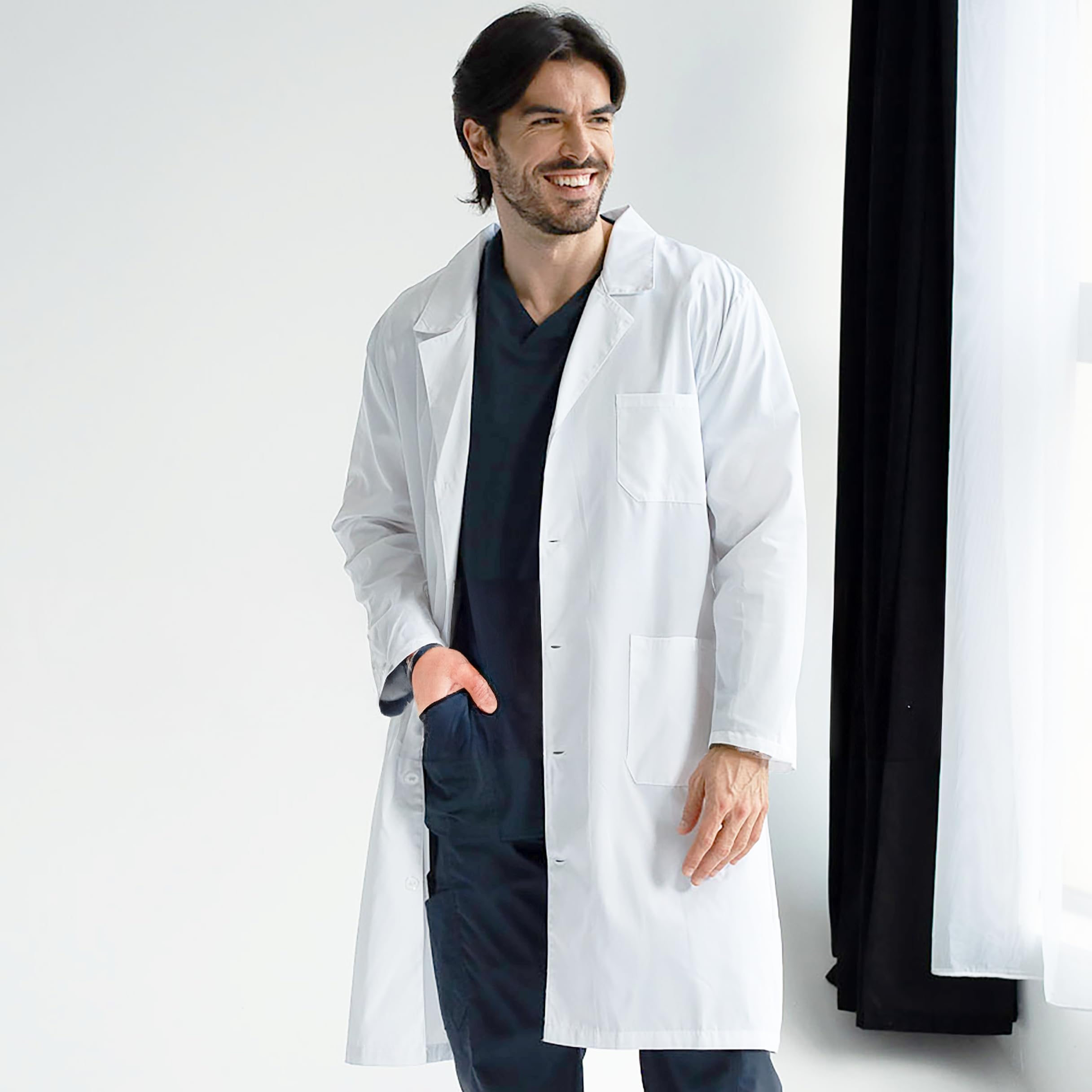 B-well Fabio Camice da Laboratorio Uomo Bianco Abbigliamento da Lavoro e Divise Camice Uomo Maniche Lunghe e 3 Tasche e Fissaggio con Bottoni
