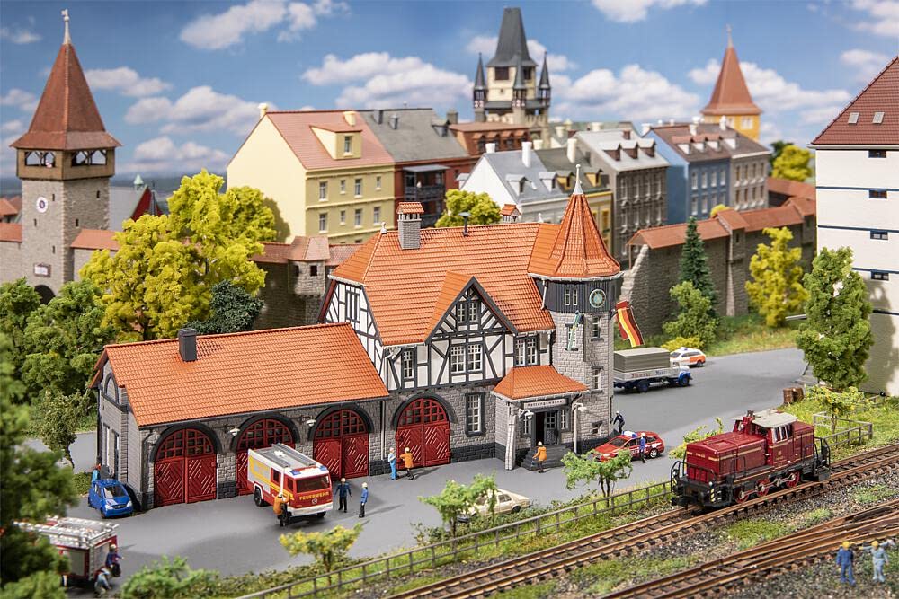 Amazon.com: Faller 232194 N Scale 1:160 Kit of Town Hall with fire
