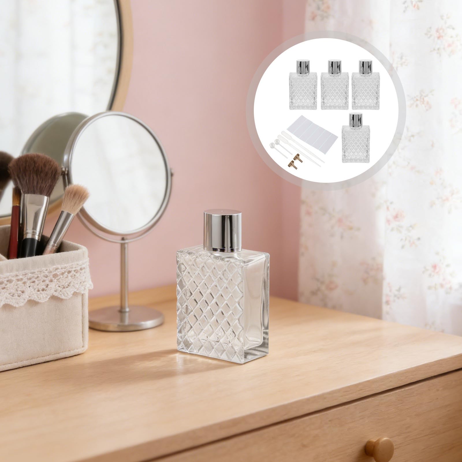 4 Stück Quadratische 100 Ml Glas Parfümzerstäuber mit Silbernem Schraubverschluss Nachfüllbare Reise Sprühflaschen mit Trichter Strohhalm und Aufklebern für Duftaufbewahrung