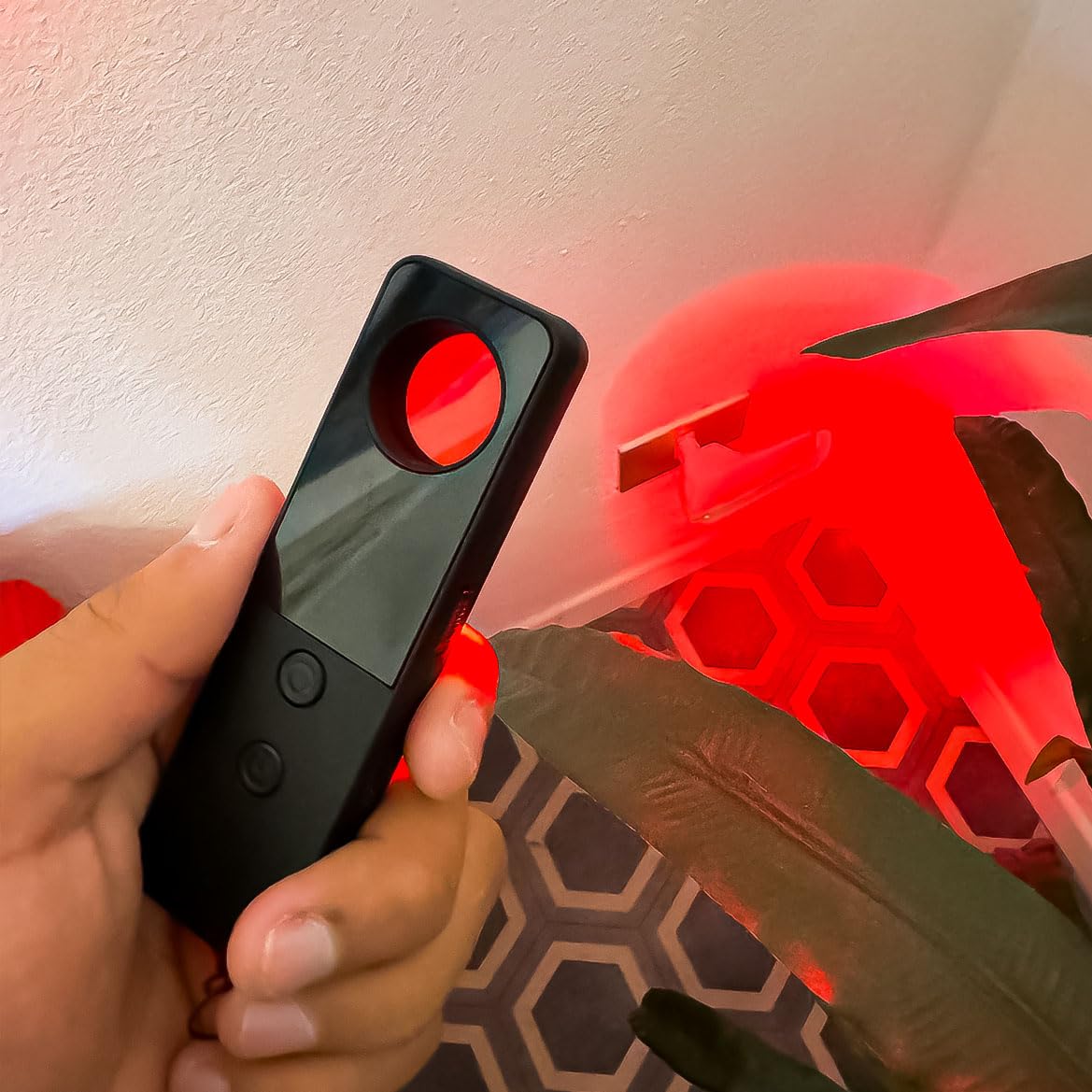 Detector de microespías y GPS para coche, casa, oficina, cámaras y señales inalámbricas profesionales y de bolsillo con doble alarma y linterna LED (T4)