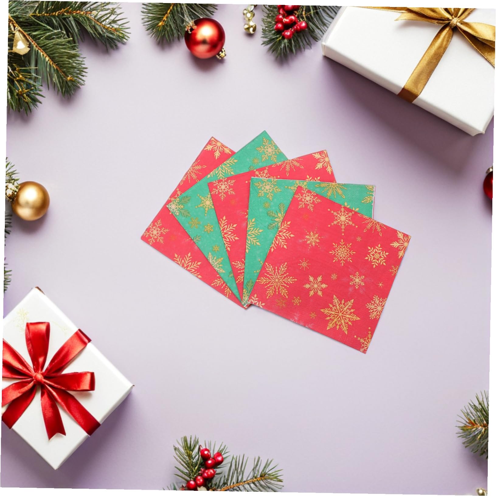 PLAFOPE 100 Piezas Unidades Servilletas Desechables de Papel con de Rojas y Verdes para Navidad Servilletas para Mesa de Fiesta y Cena Navideña para Decoración Temática Invernal
