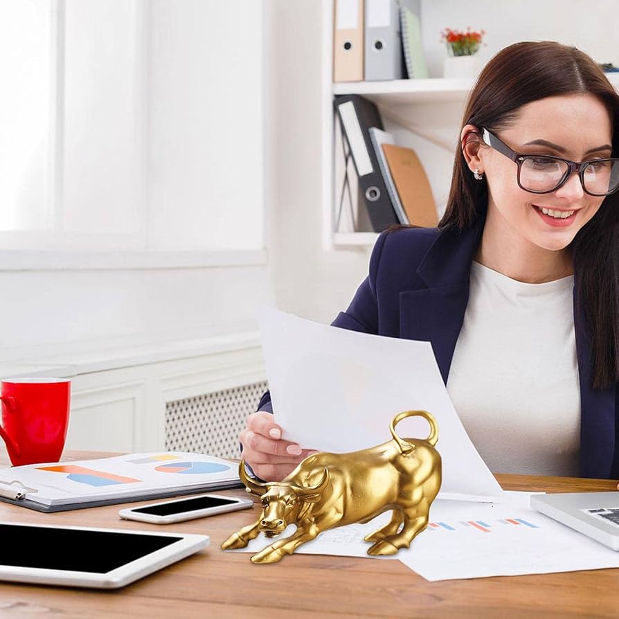 Amazon.co.jp: ウォールストリートブルの置物 - 樹脂