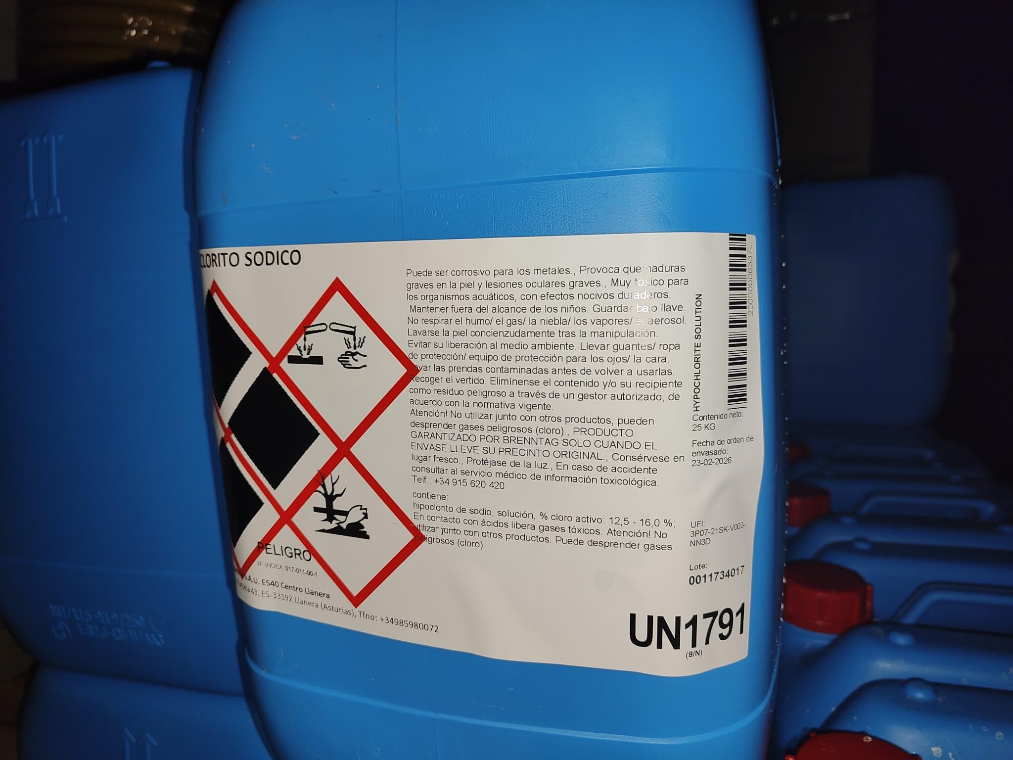Hipoclorito Sódico para Piscinas y Limpieza en General | Cloro líquido para desinfección de Aguas | Esterilización de Piscinas, pozos y Tanques | Bidón de 25 Kg