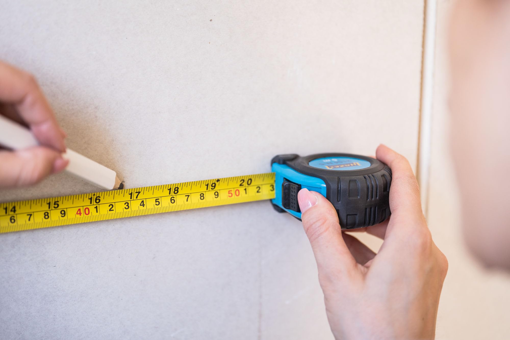 HAZET 2154N-2 Tape Measure 2 Meter / 6.56 Feet - Anti-Kink Coating, Automatic Retraction, Double Sided Marking - View #10