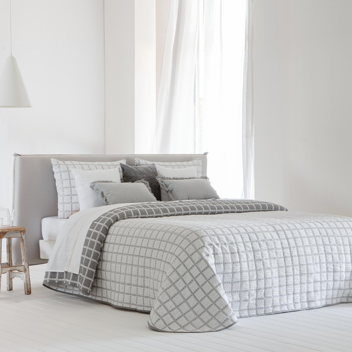 Henko - Colcha Verano Cama 200 - Tejido Relieve Geométrico - 300x270 cm - Suave y Transpirable - Fabricado en España - Color Gris (Austin)