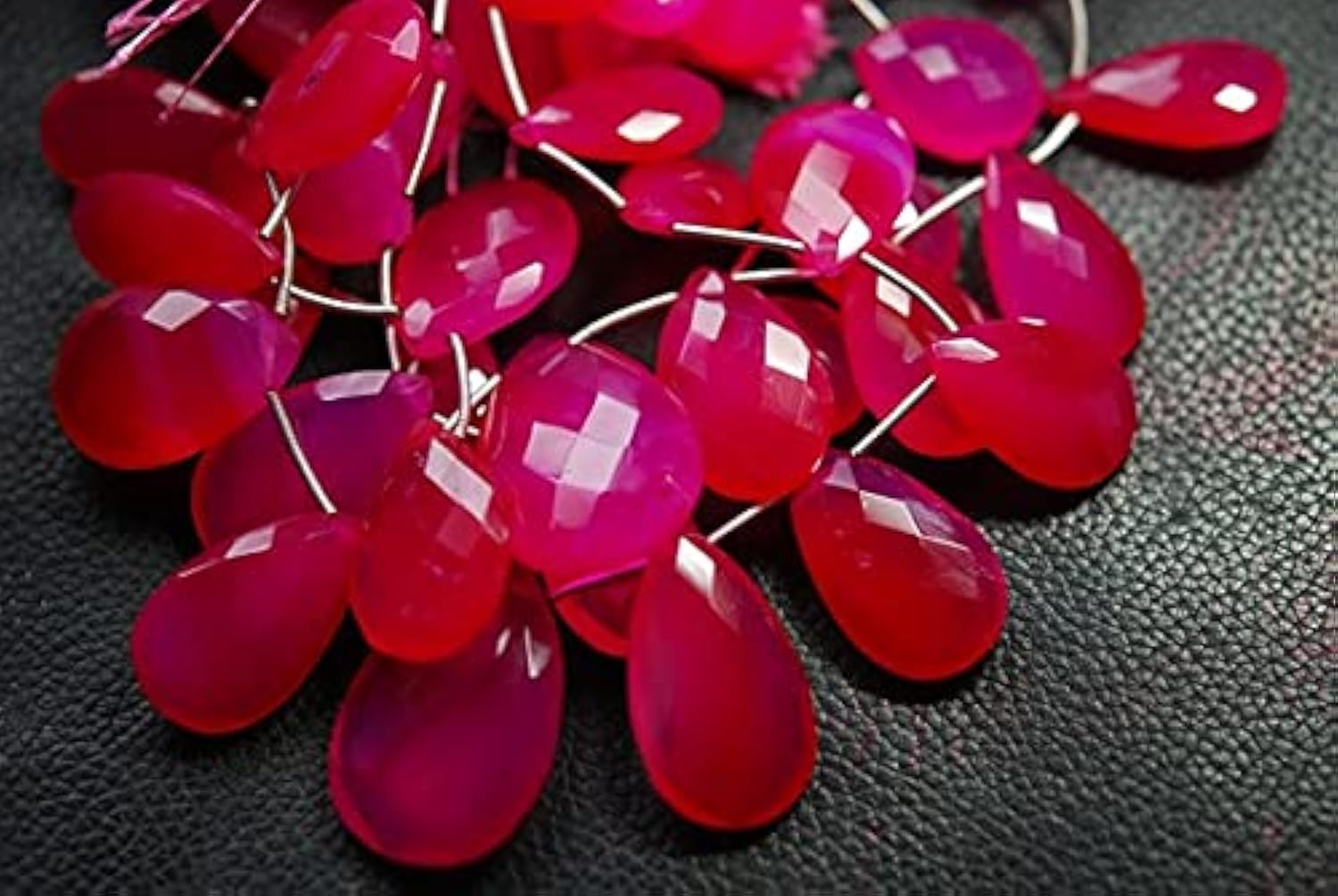 Chalcedony Faceted Pear de qualité AAA pour création de joaillerie raffinée