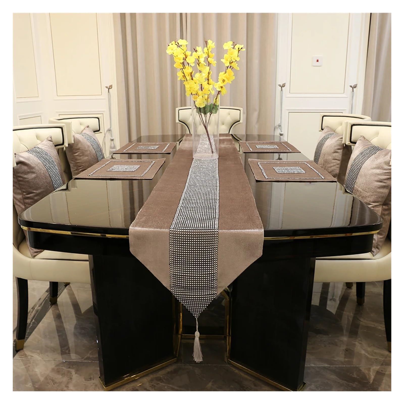 Chemin de table strass rouge idéal pour réussir une décoration de mariage ou de fête élégante