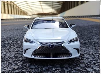 Amazon.co.jp: モデルカーのおもちゃ 1:18 レクサス ES300h スケール