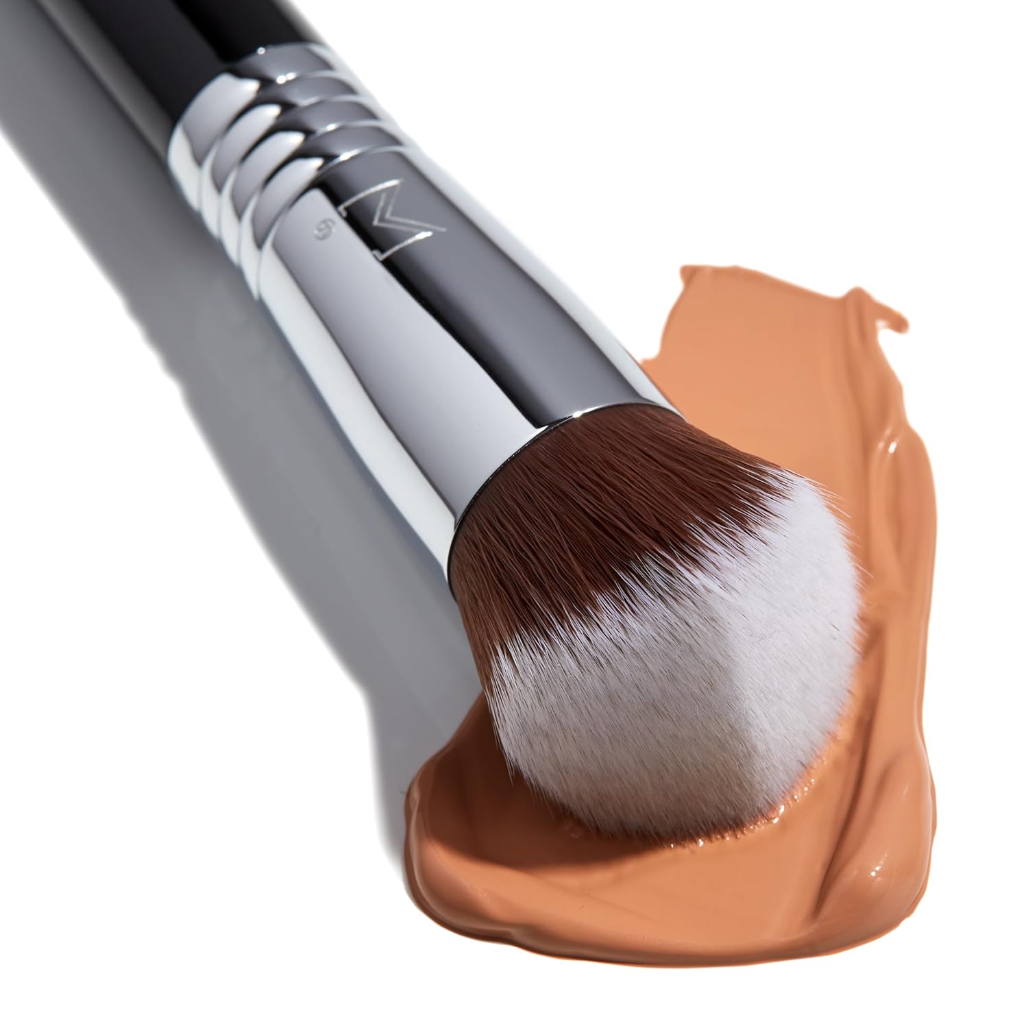 Sigma Beauty 3DHD® Kabuki Brush — Professional Kabuki Makeup Brush