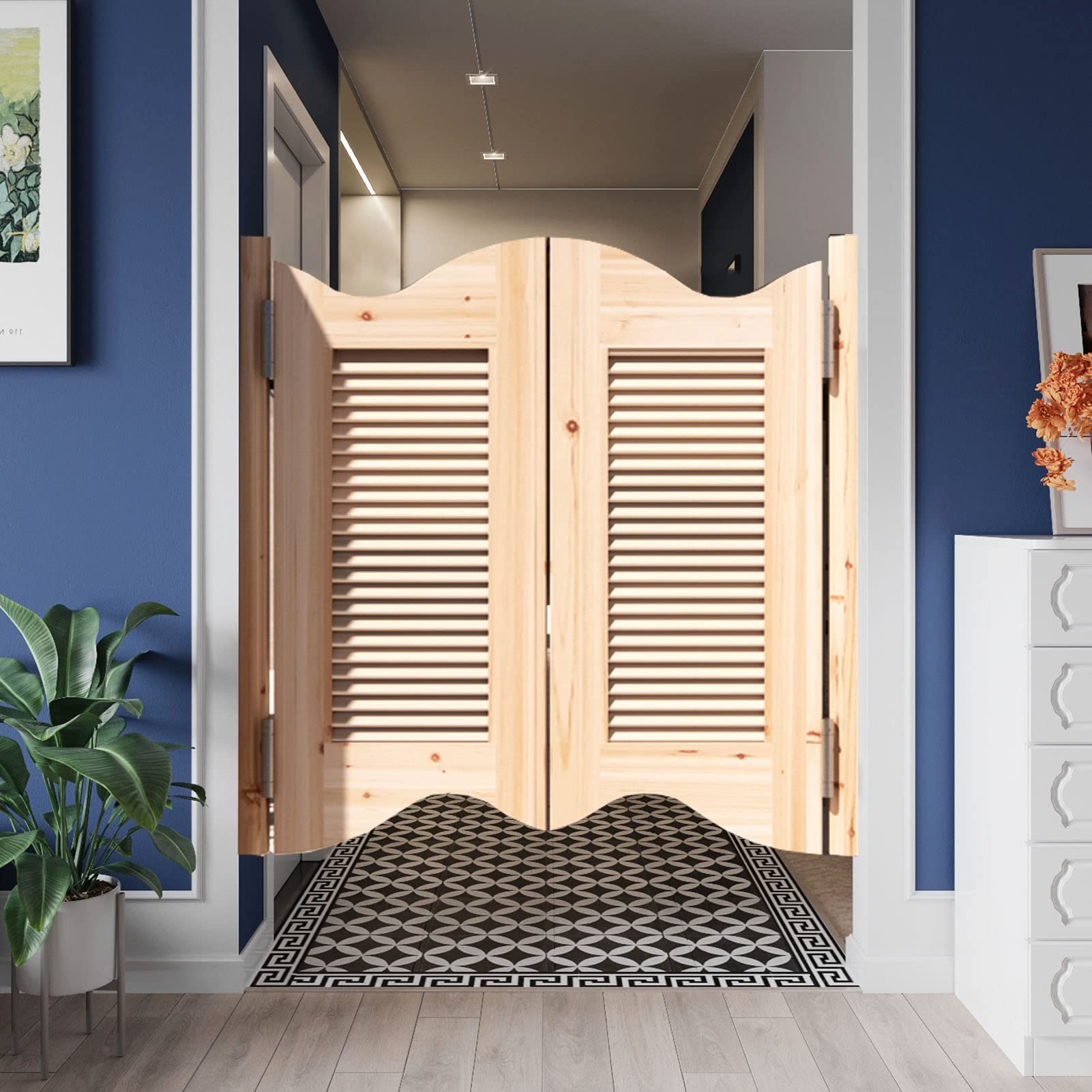 Portes battantes à persiennes en bois pour séparer l'entrée de cuisine avec élégance