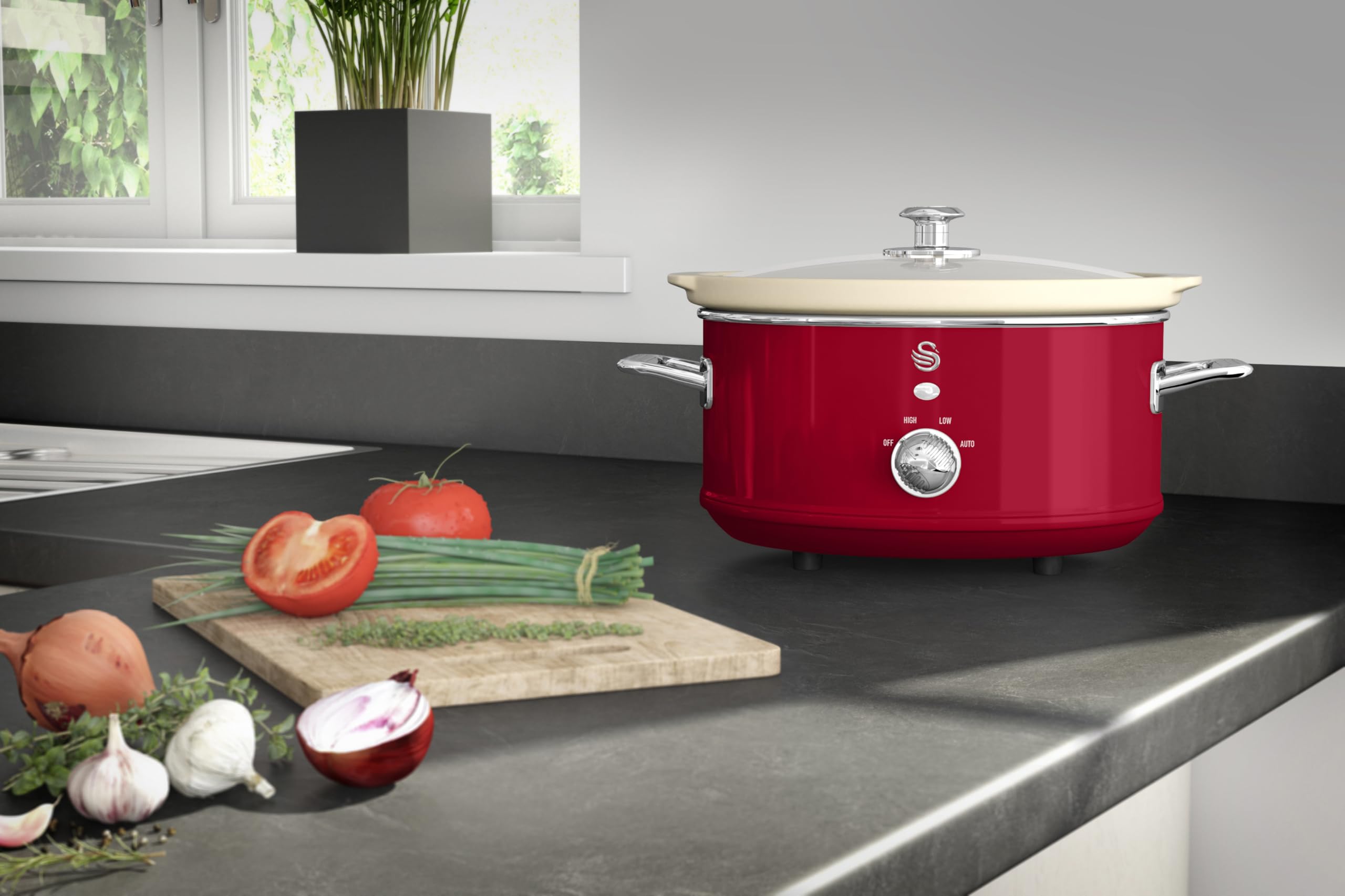 Swan Retro SF17021RNEU Schongarer, 3,5 l, abnehmbarer Behälter, Antihaftbeschichtung, Keramik, frei von PFOA und PTFE, 3 Temperaturstufen, Glasdeckel, Slow Cooker, Vintage-Design, Rot, 200 W