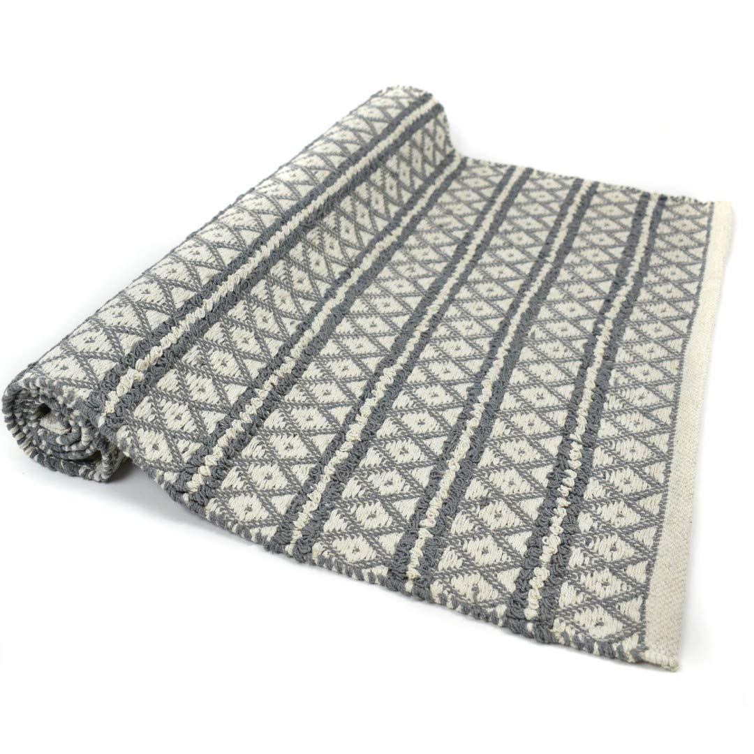 Grey and cream Aztec design 100% recycled cotton rug with closed seam edge Size: 70cm x 120cm