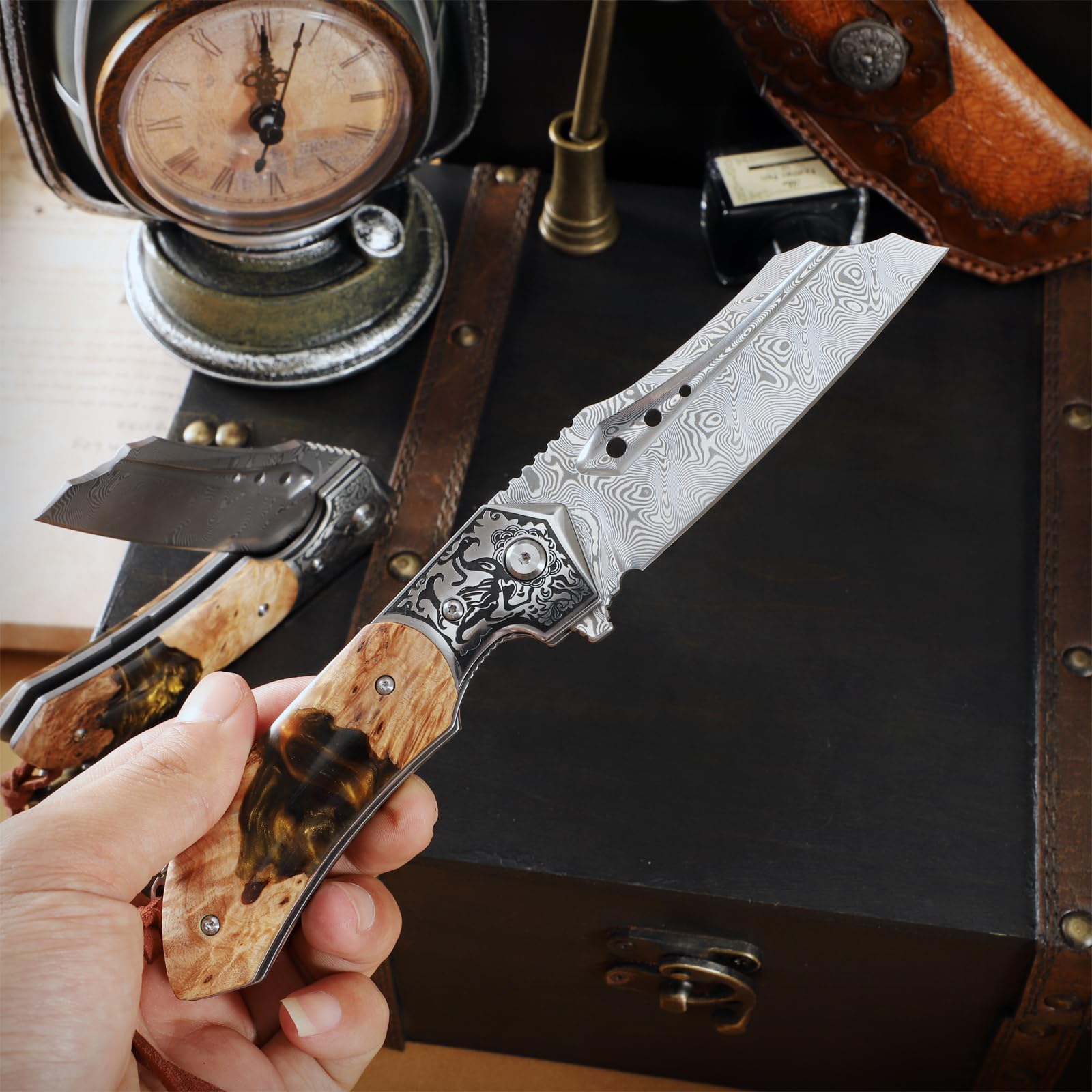 Japan Handmade Damaskus Stahl Folding Pocket Knife, 3.5 in Klinge, Frame Lock, Lederscheide, Kunstharz Ahorn Griff
